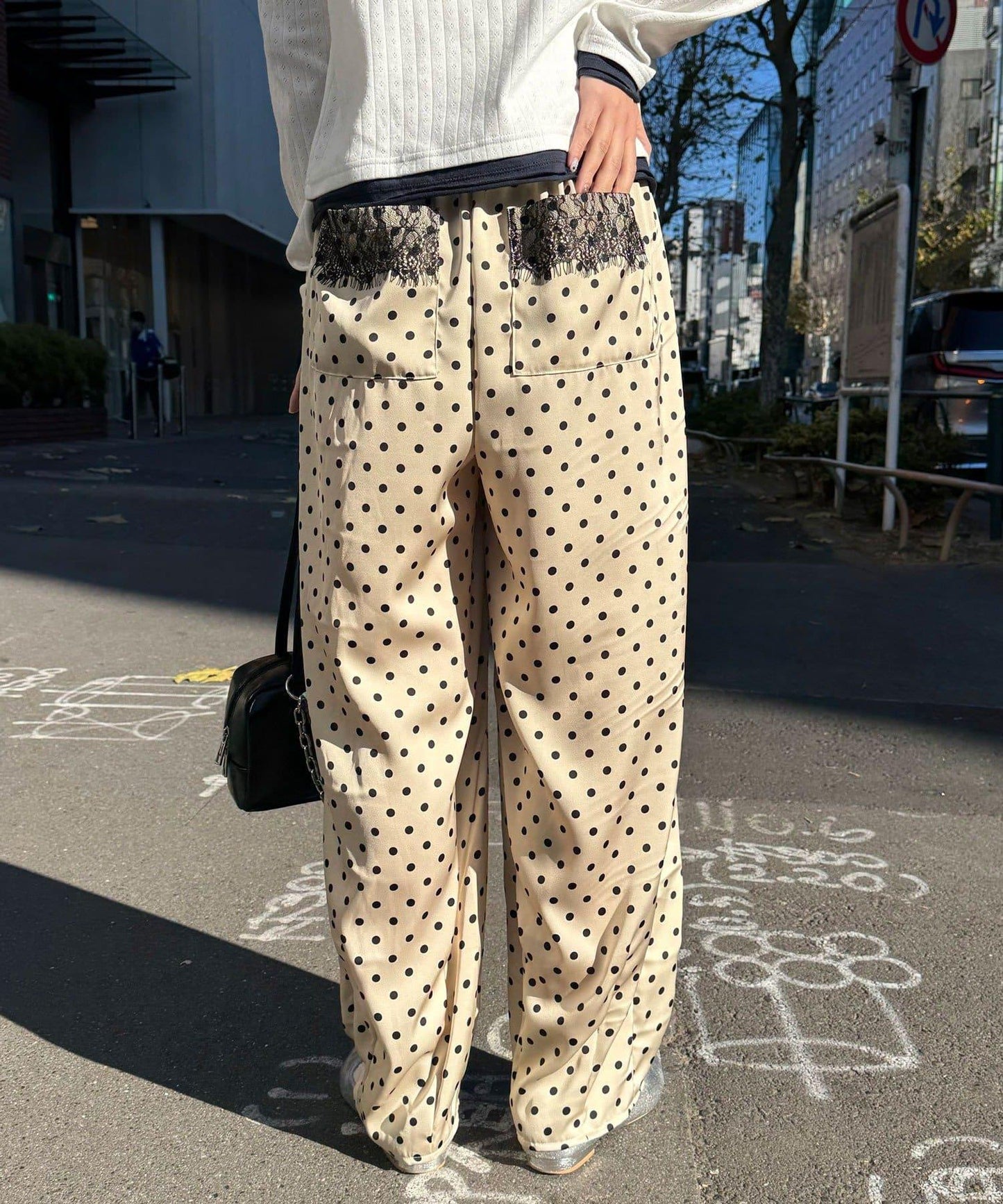 蕾絲口袋 弧形版型 圓點緞面 褲子