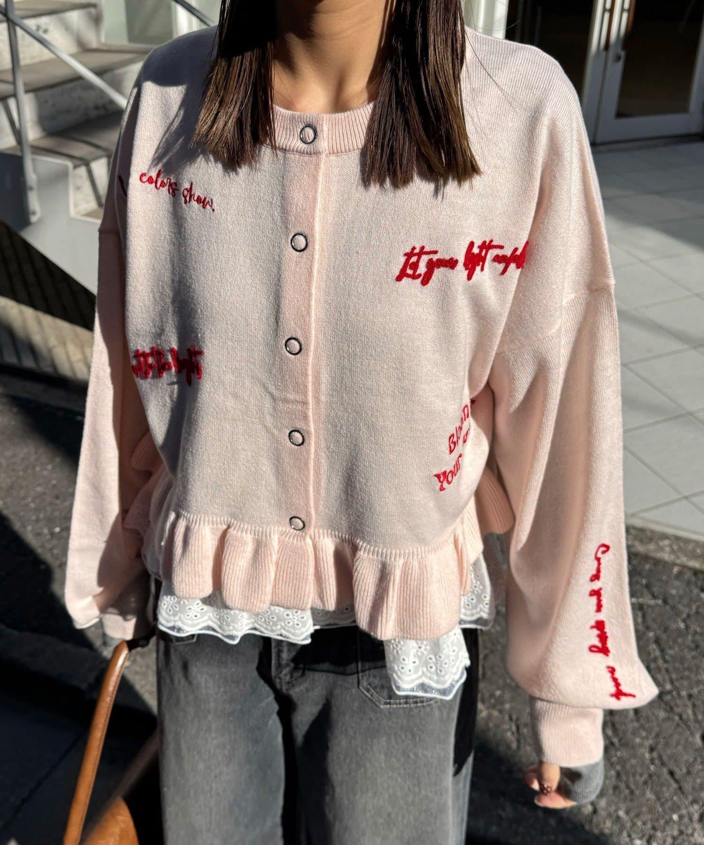 メッセージ刺繡ロゴフリルニットカーディガン