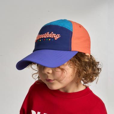 ロゴ刺しゅうキャップ