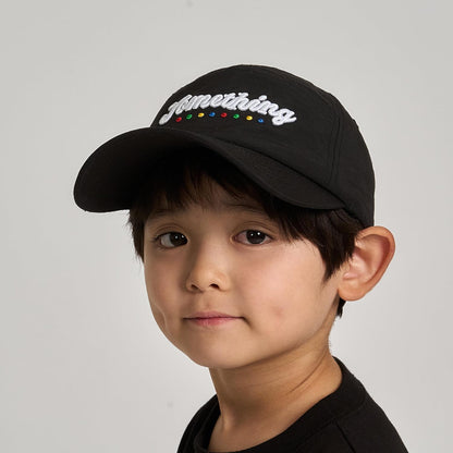 ロゴ刺しゅうキャップ