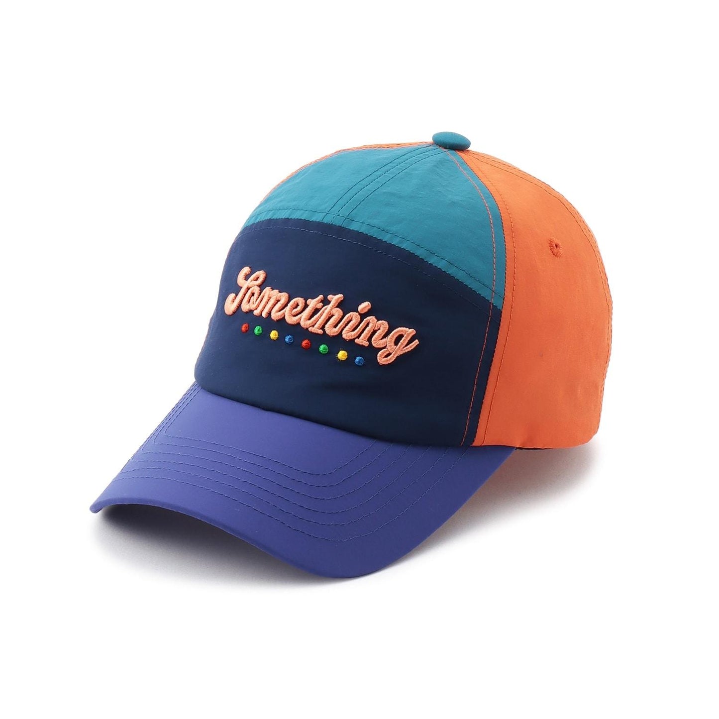 ロゴ刺しゅうキャップ