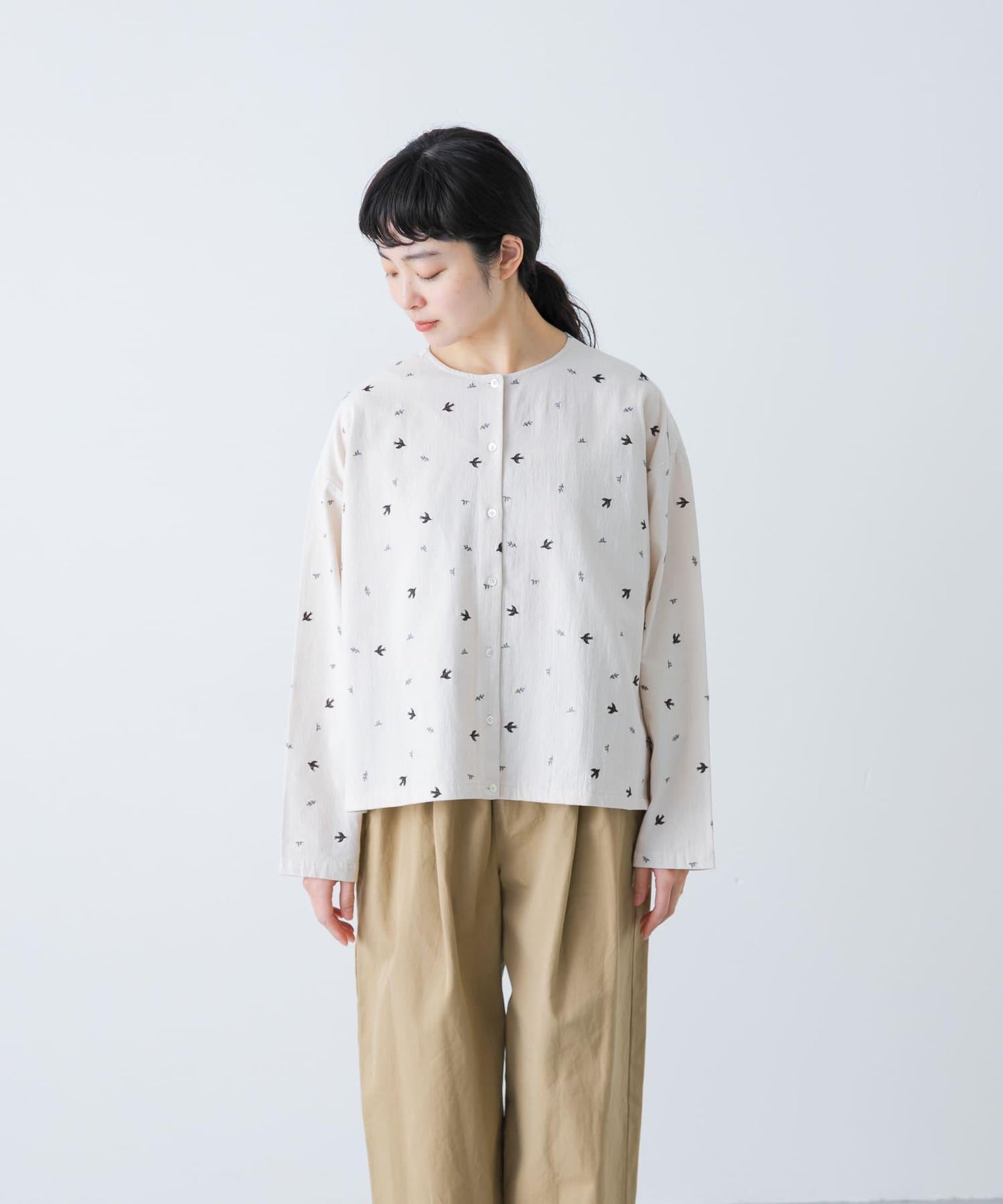 燕子刺繡襯衫
