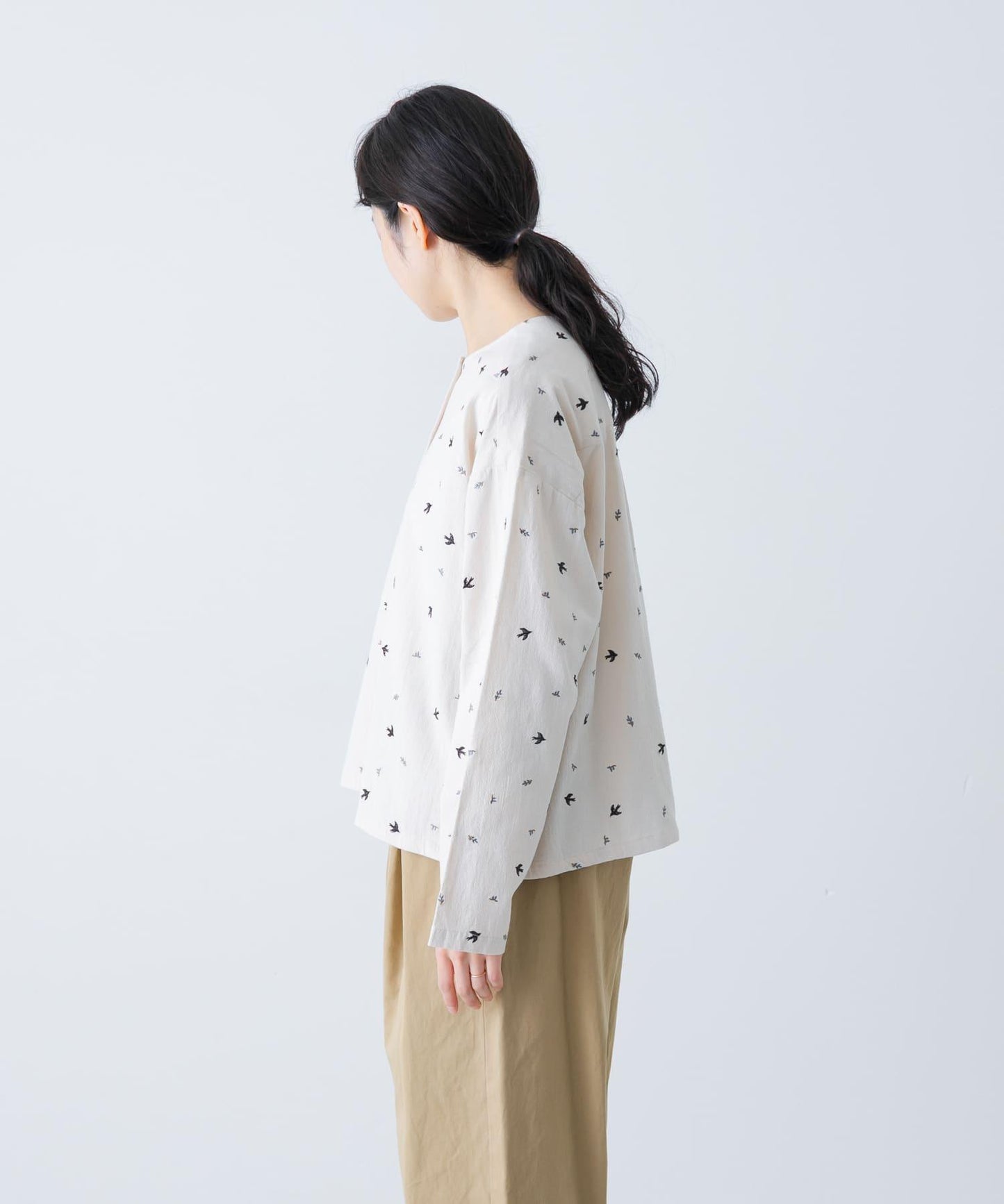 燕子刺繡襯衫