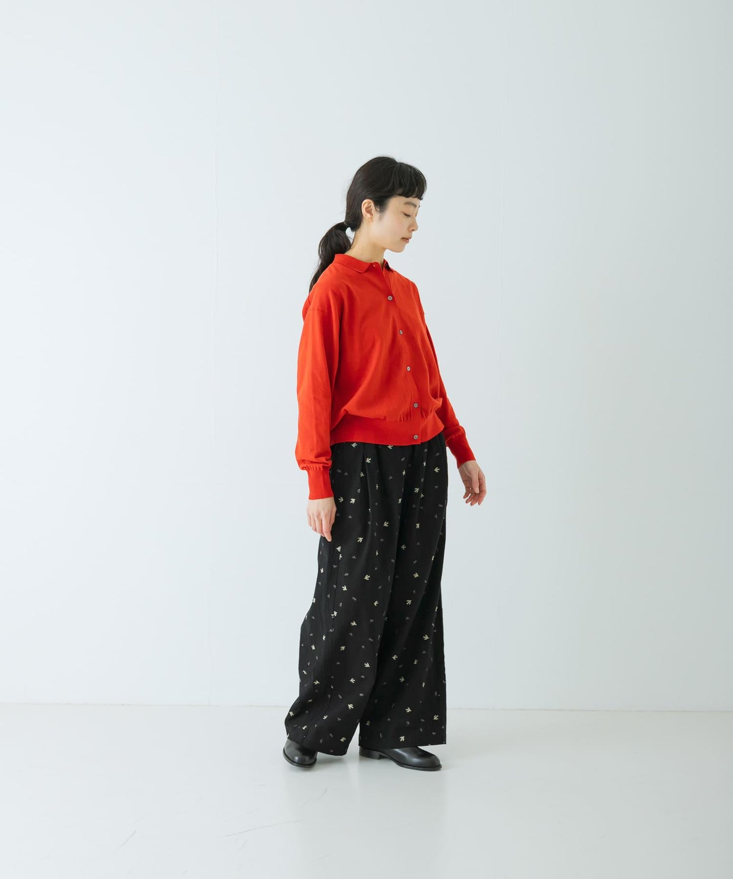 燕子刺繡休閒褲
