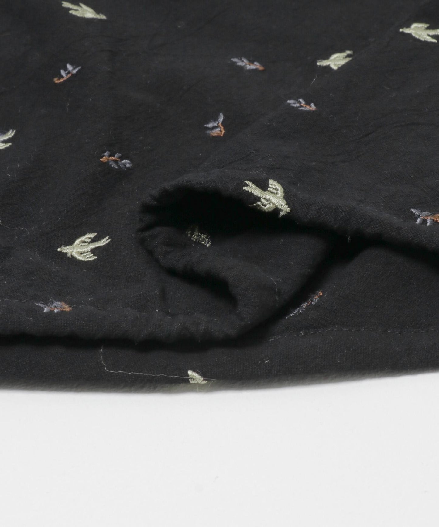 燕子刺繡襯衫