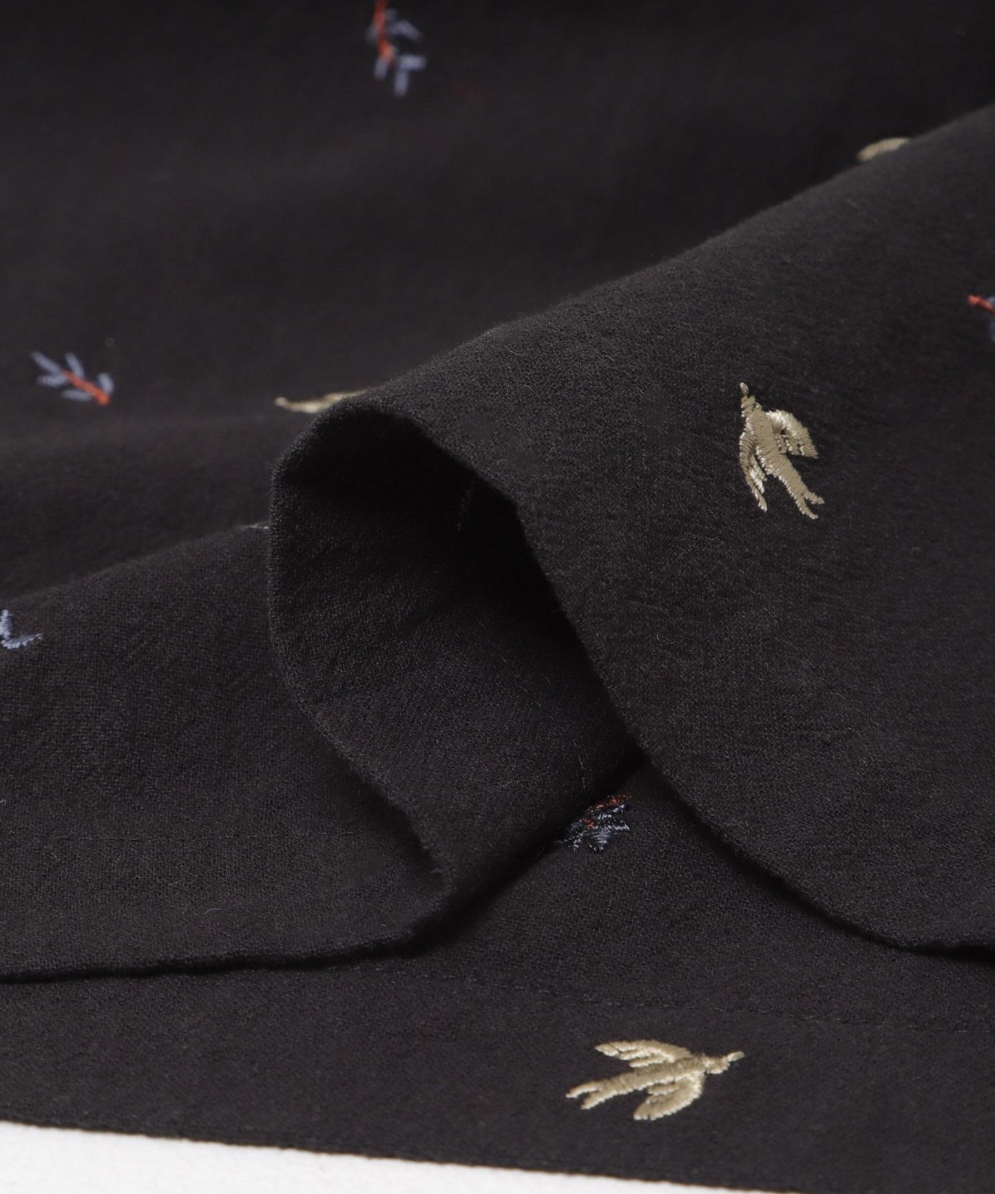 燕子刺繡休閒褲