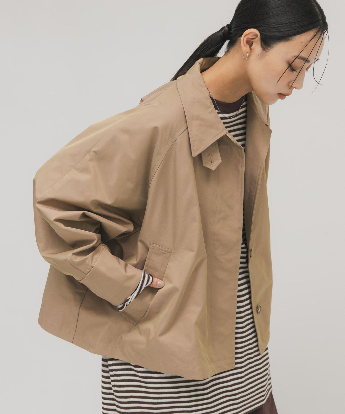 翻領斗篷大衣
