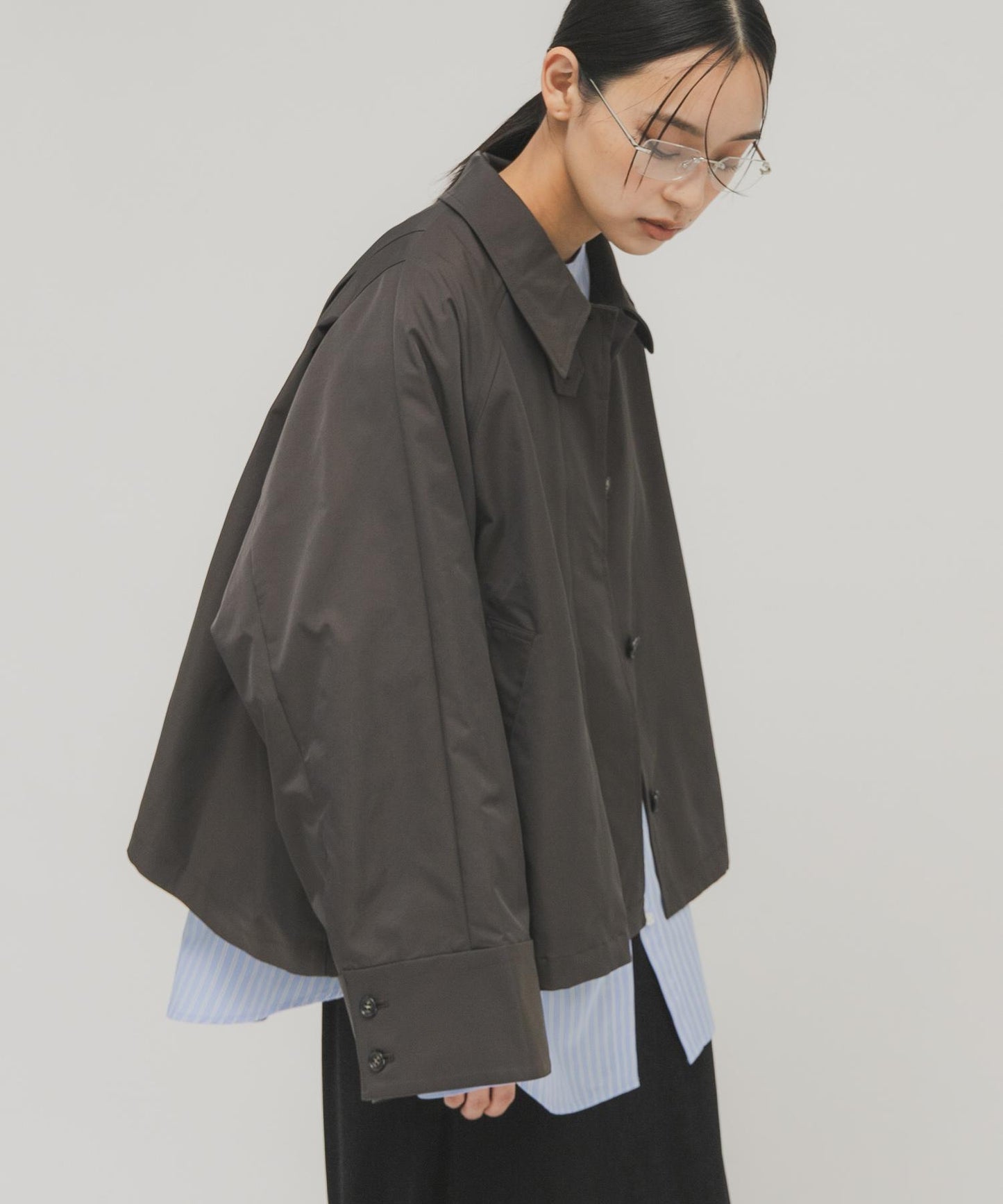 翻領斗篷大衣