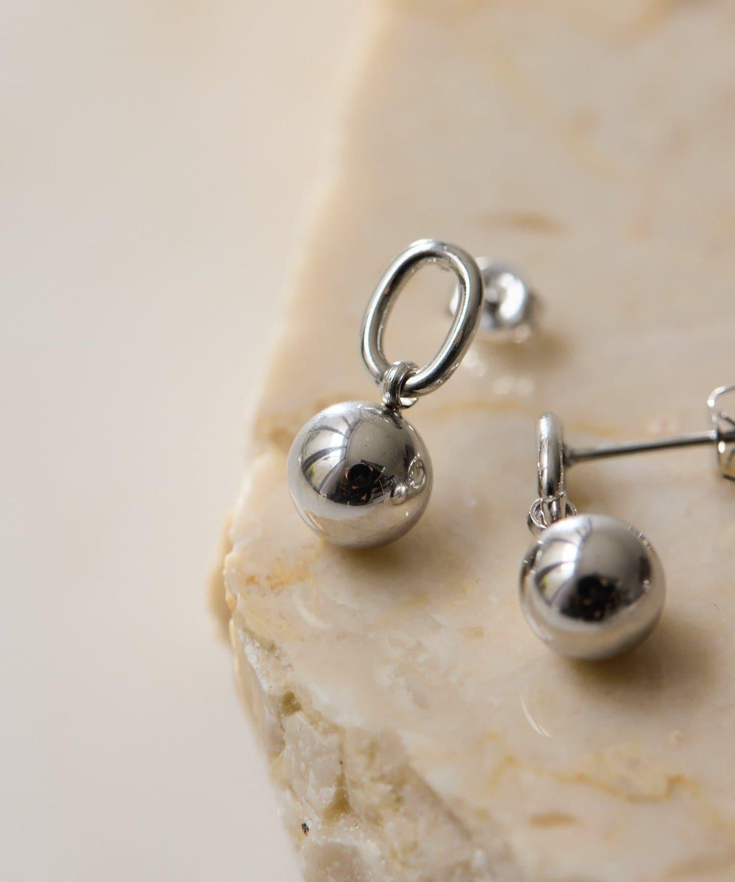 金屬過敏友好 不鏽鋼 圈環×圓珠設計 耳釘