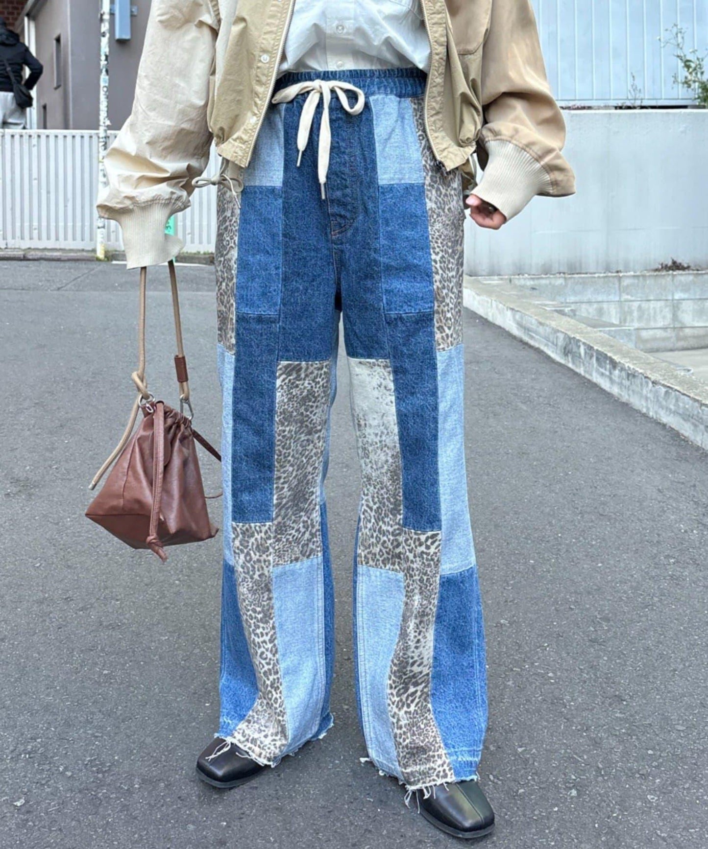 牛仔拼接喇叭褲（展示會）