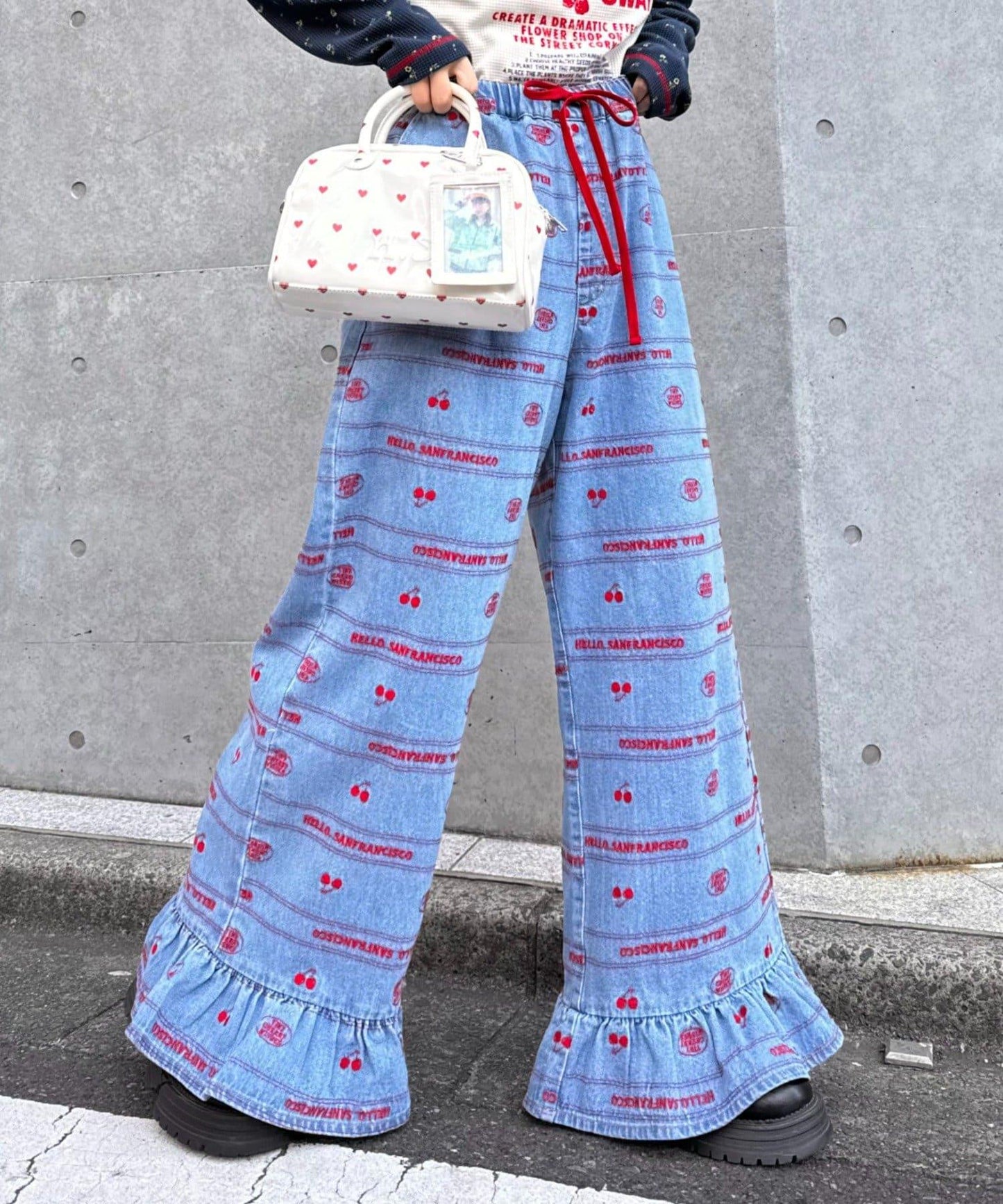 HELLO.SANFRANCISCO/ハローサンフランシスコ 褲腳荷葉邊滿版刺繡寬鬆牛仔褲
