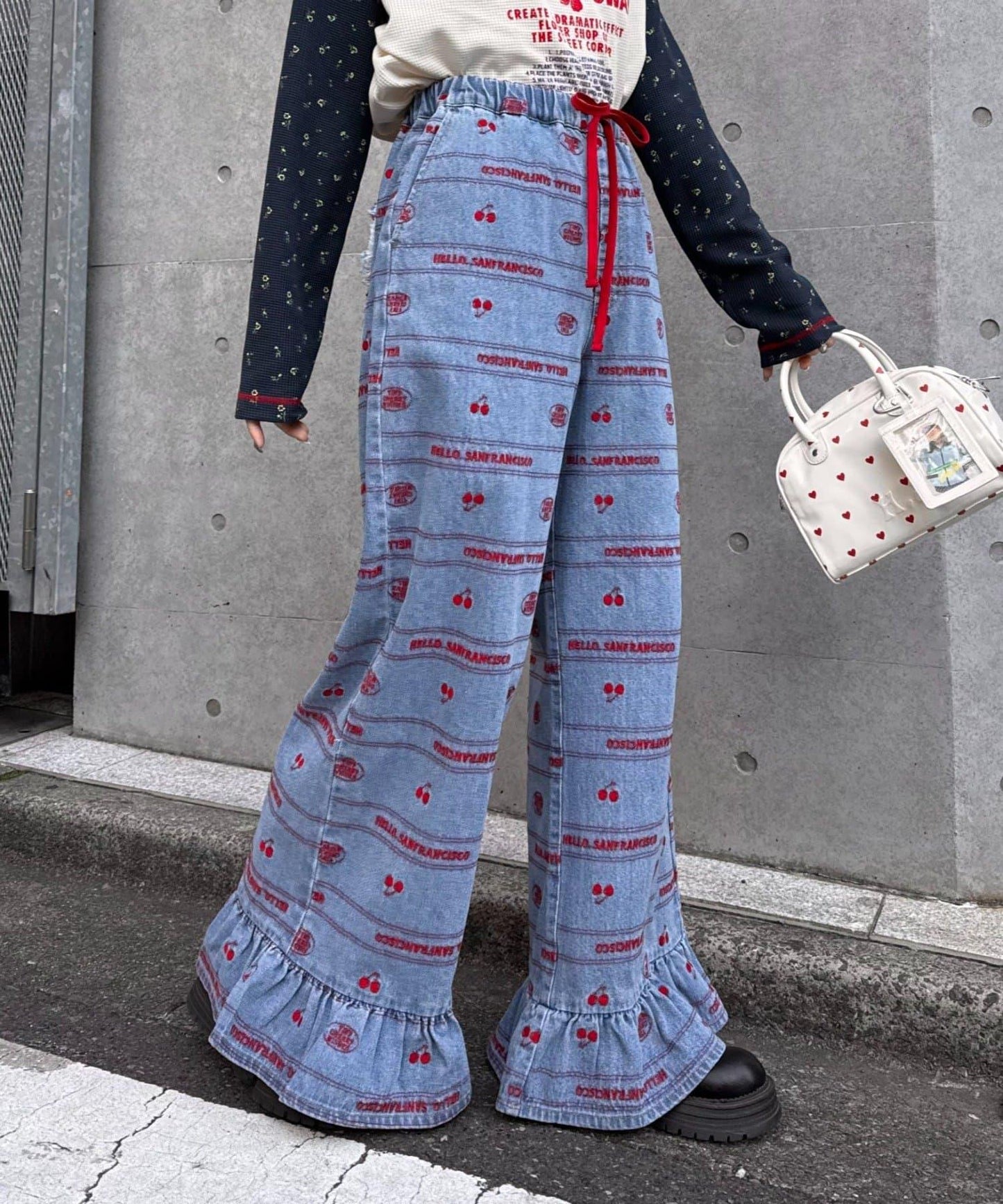 HELLO.SANFRANCISCO/ハローサンフランシスコ 褲腳荷葉邊滿版刺繡寬鬆牛仔褲