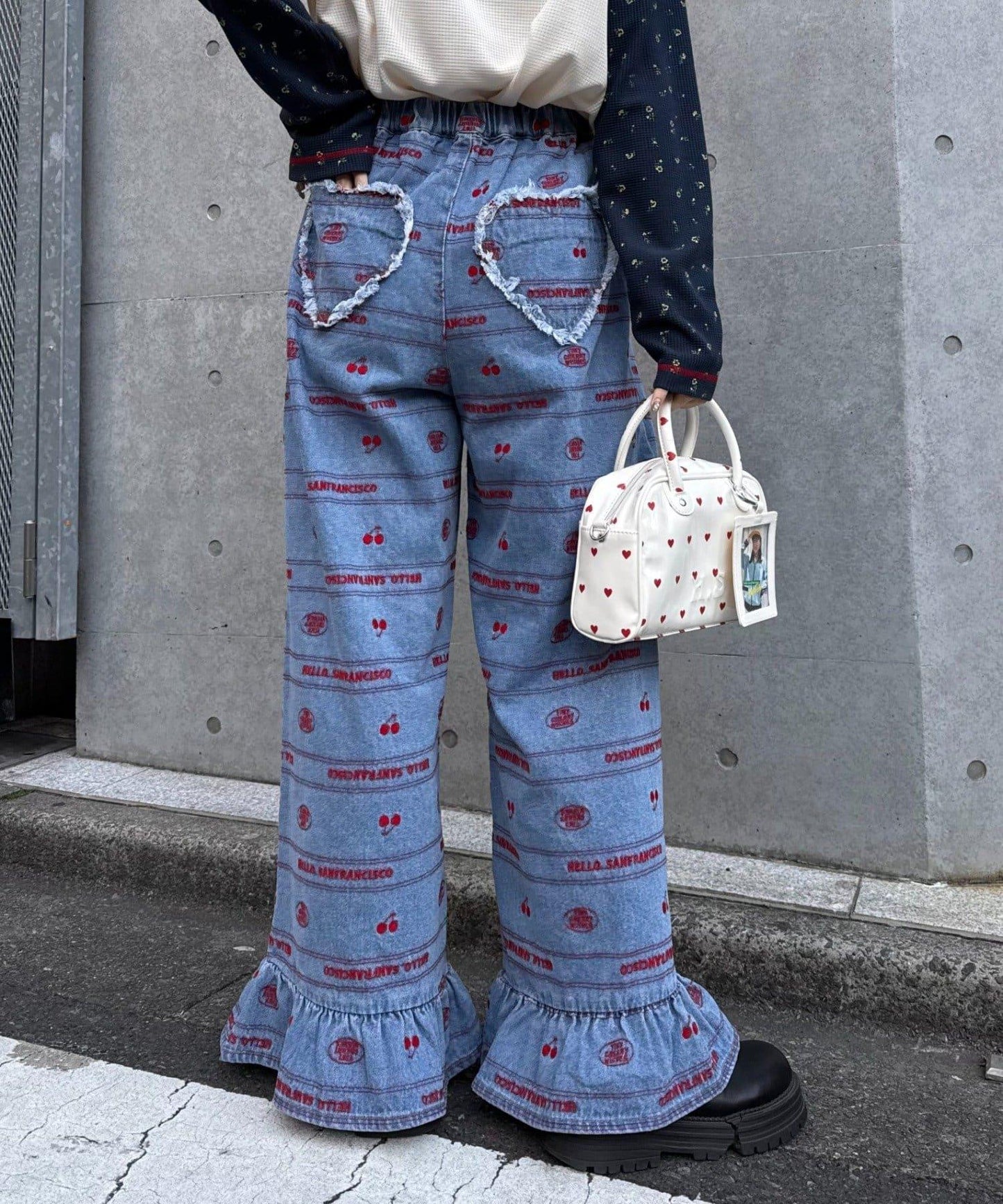 HELLO.SANFRANCISCO/ハローサンフランシスコ 褲腳荷葉邊滿版刺繡寬鬆牛仔褲