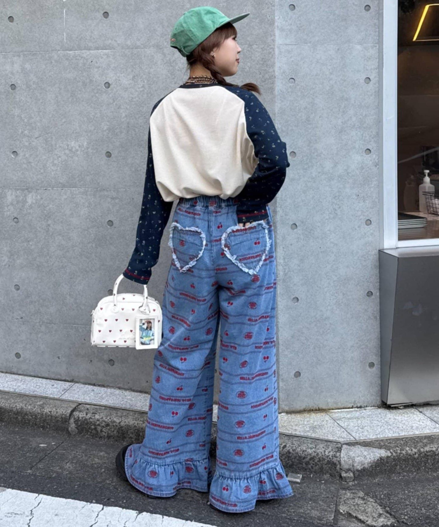 HELLO.SANFRANCISCO/ハローサンフランシスコ 褲腳荷葉邊滿版刺繡寬鬆牛仔褲