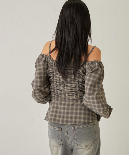 不對稱下襬 抽褶 一字肩 ASYM HEM GATHER OFF-SHOULDER BLOUSE 上衣
