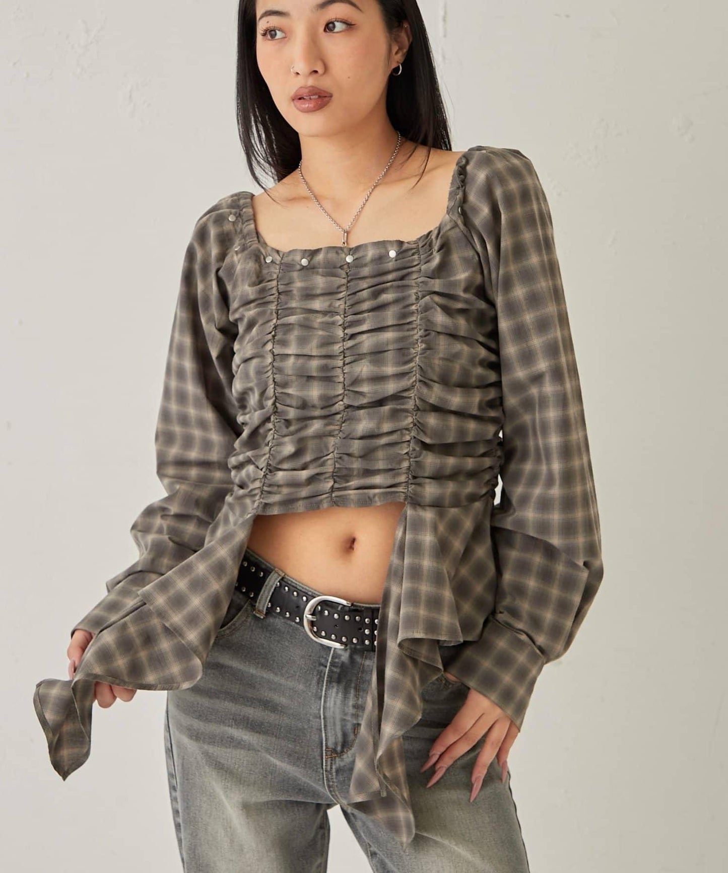 不對稱下襬 抽褶 一字肩 ASYM HEM GATHER OFF-SHOULDER BLOUSE 上衣