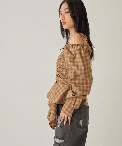 不對稱下襬 抽褶 一字肩 ASYM HEM GATHER OFF-SHOULDER BLOUSE 上衣