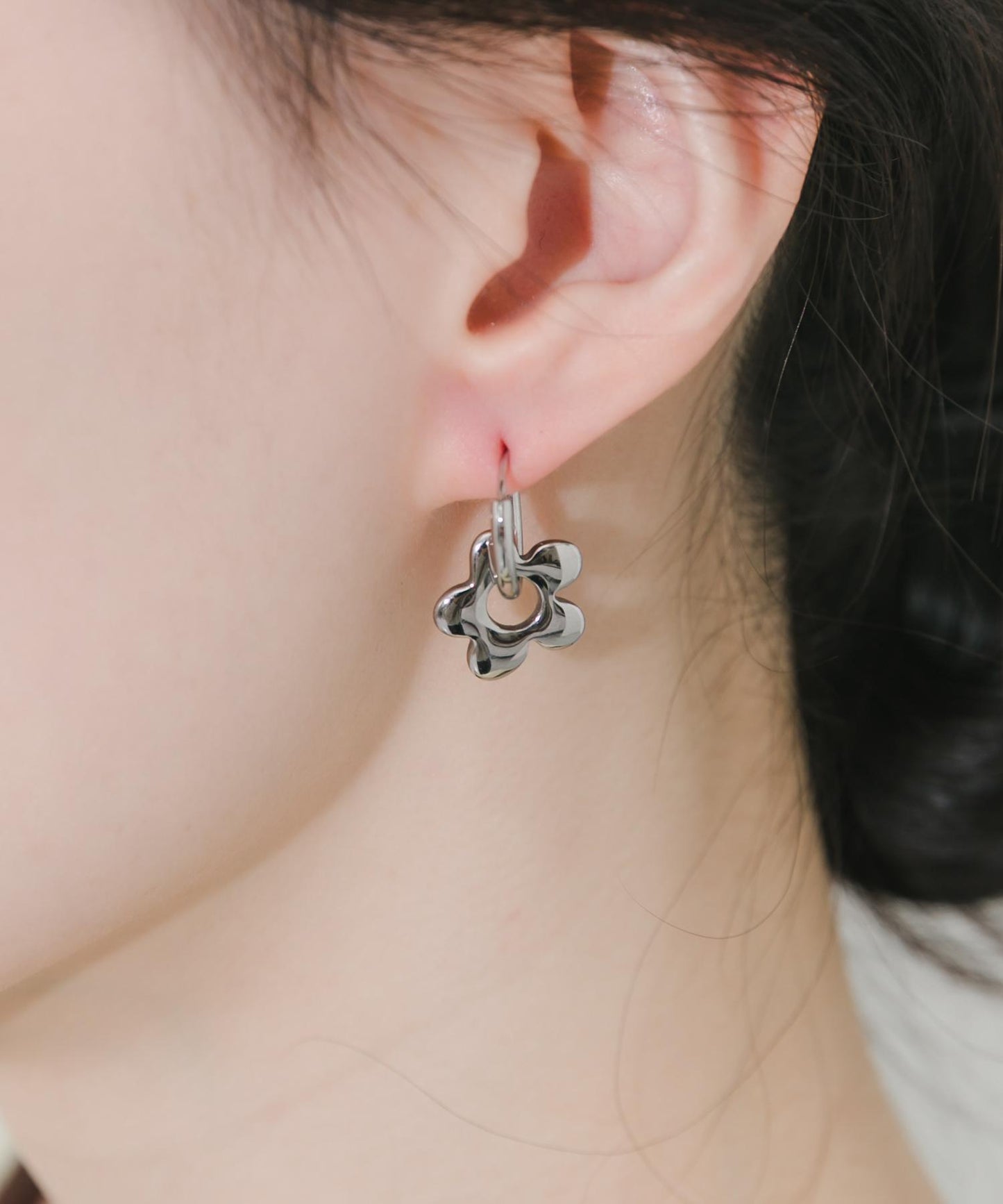 不鏽鋼花朵吊飾圈式耳環