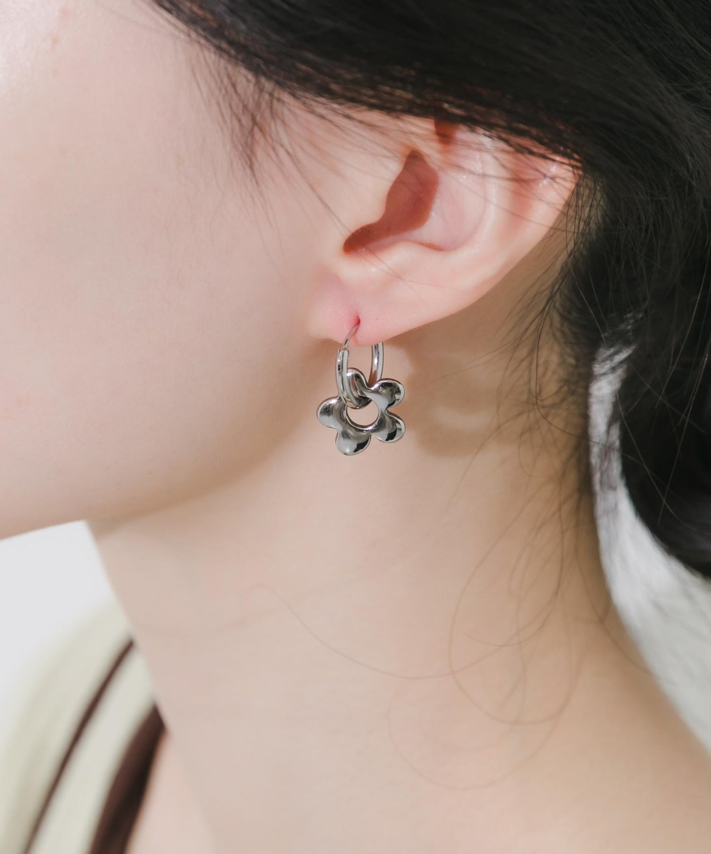 不鏽鋼花朵吊飾圈式耳環