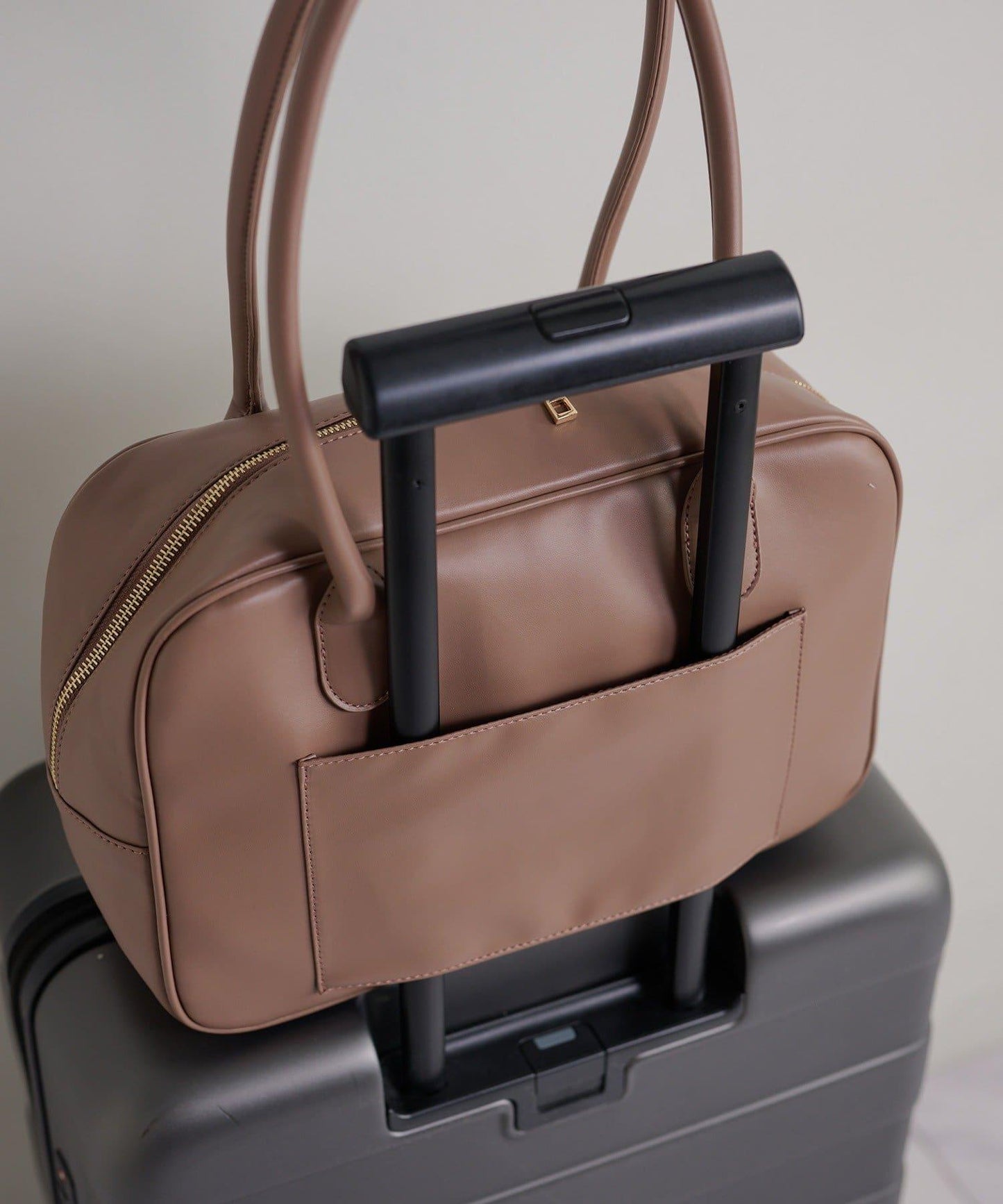 Carry-on 壓紋Logo 包
