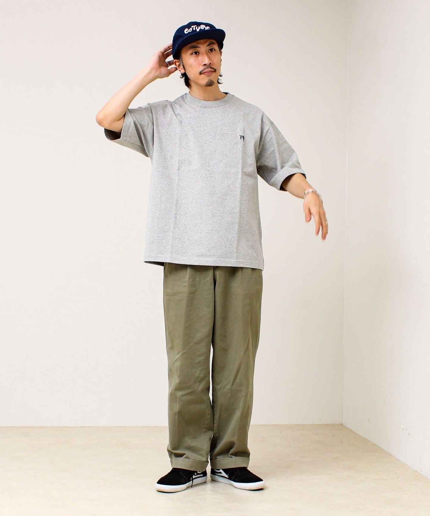 BOY刺繡 內側漸變 單點設計 短袖T恤