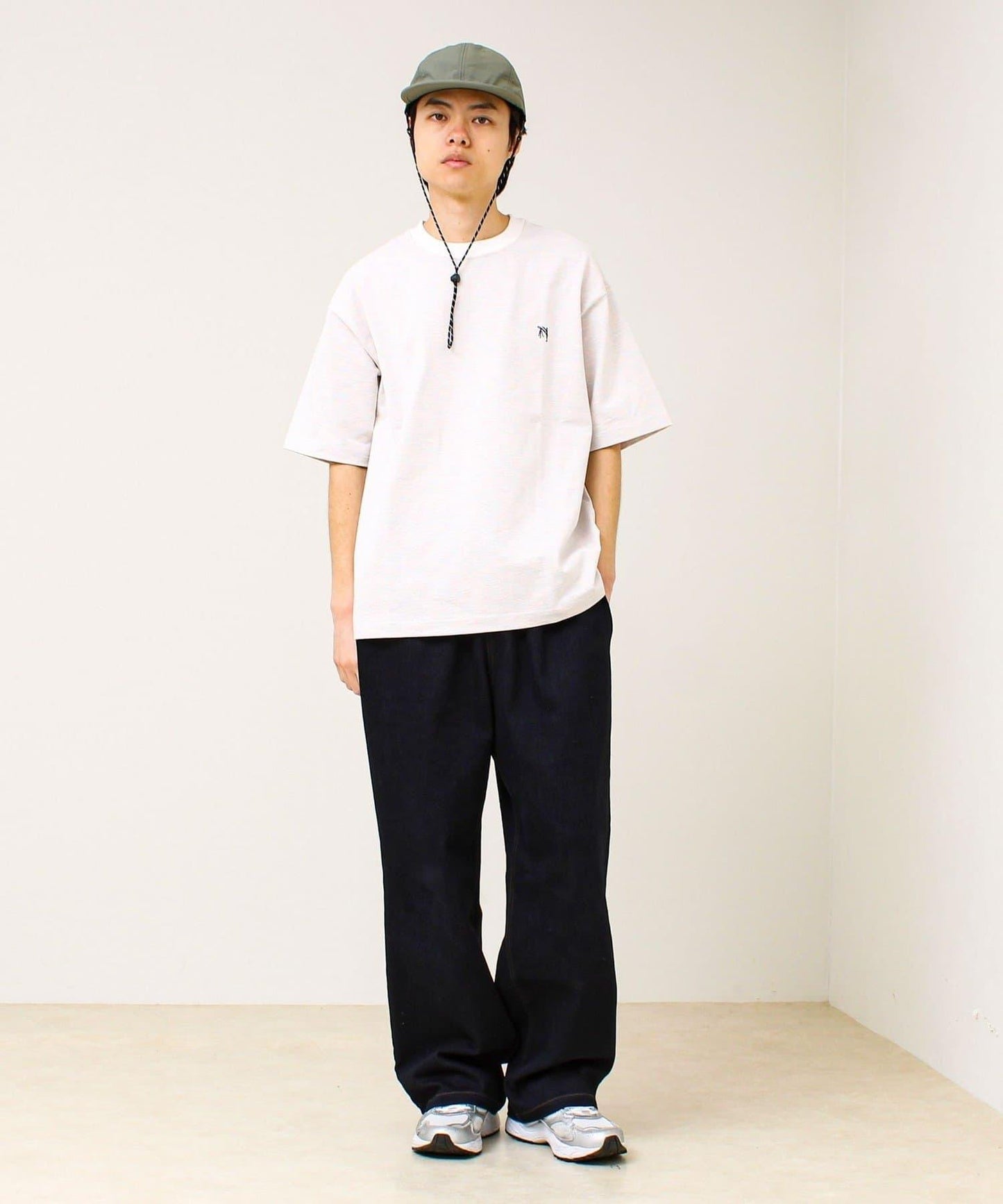 BOY刺繡 內側漸變 單點設計 短袖T恤