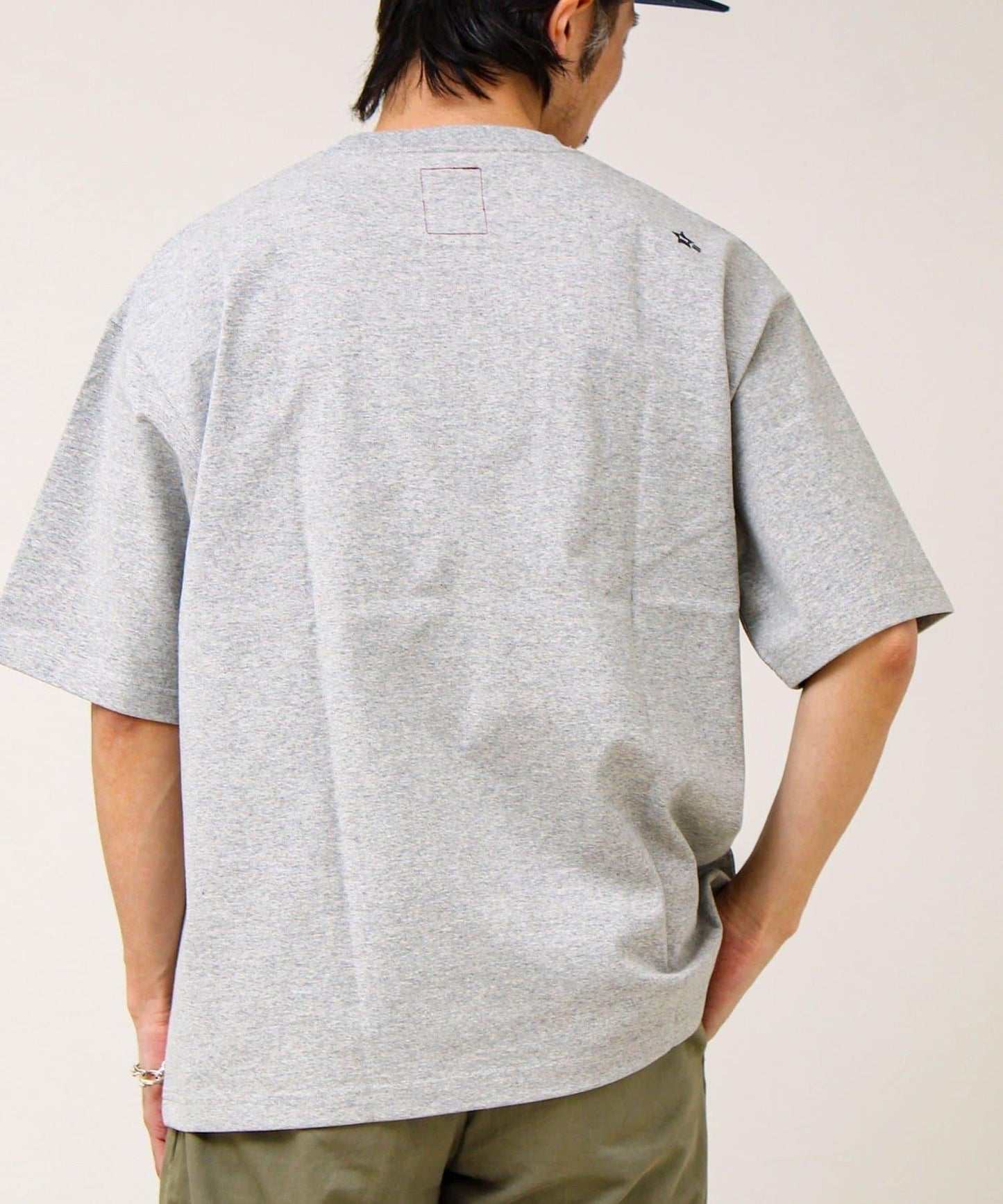BOY刺繡 內側漸變 單點設計 短袖T恤