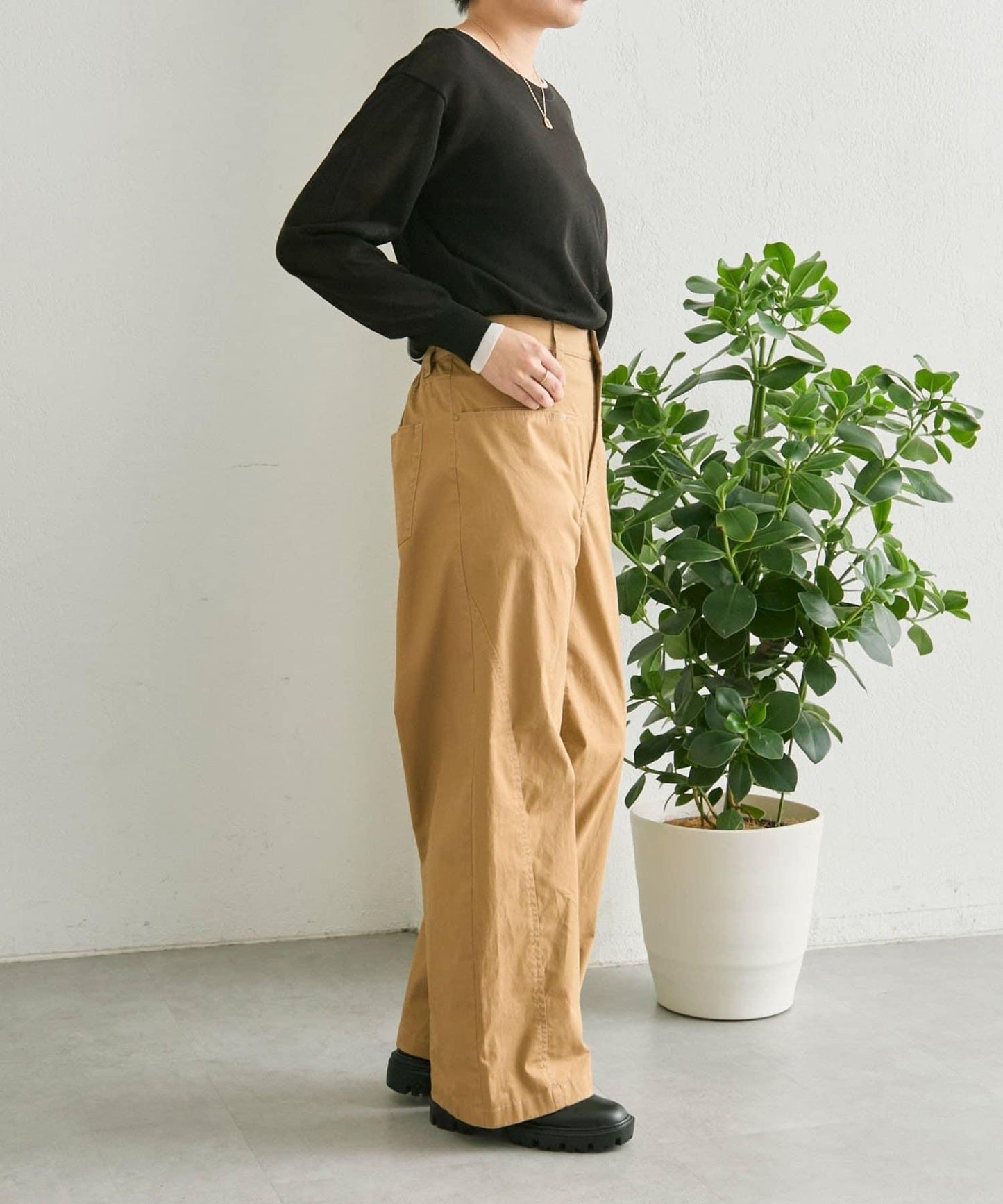 修飾腿部 寬鬆闊腿 拼接 後腰鬆緊設計 褲子