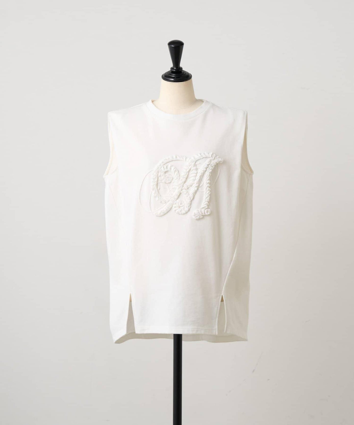 BA刺繡設計休閒上衣