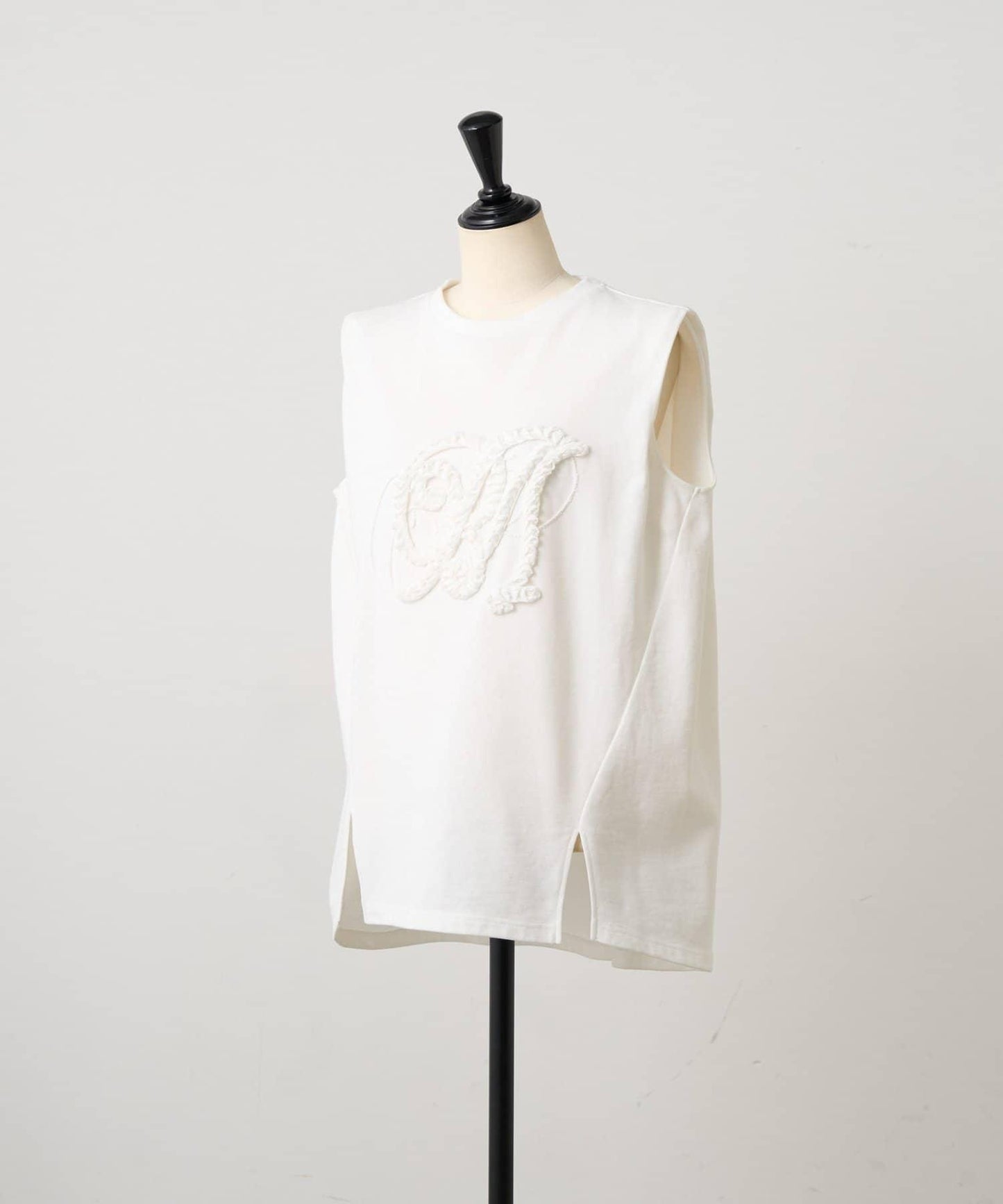 BA刺繡設計休閒上衣