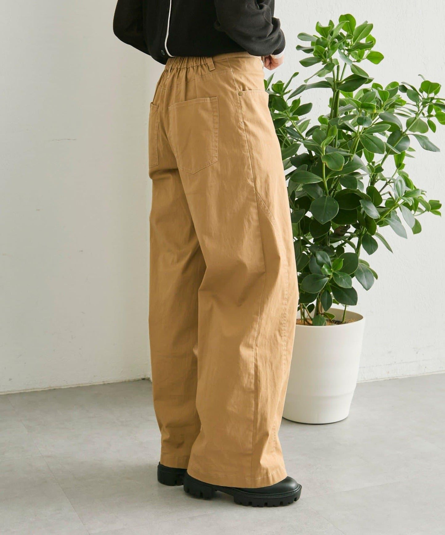 修飾腿部 寬鬆闊腿 拼接 後腰鬆緊設計 褲子