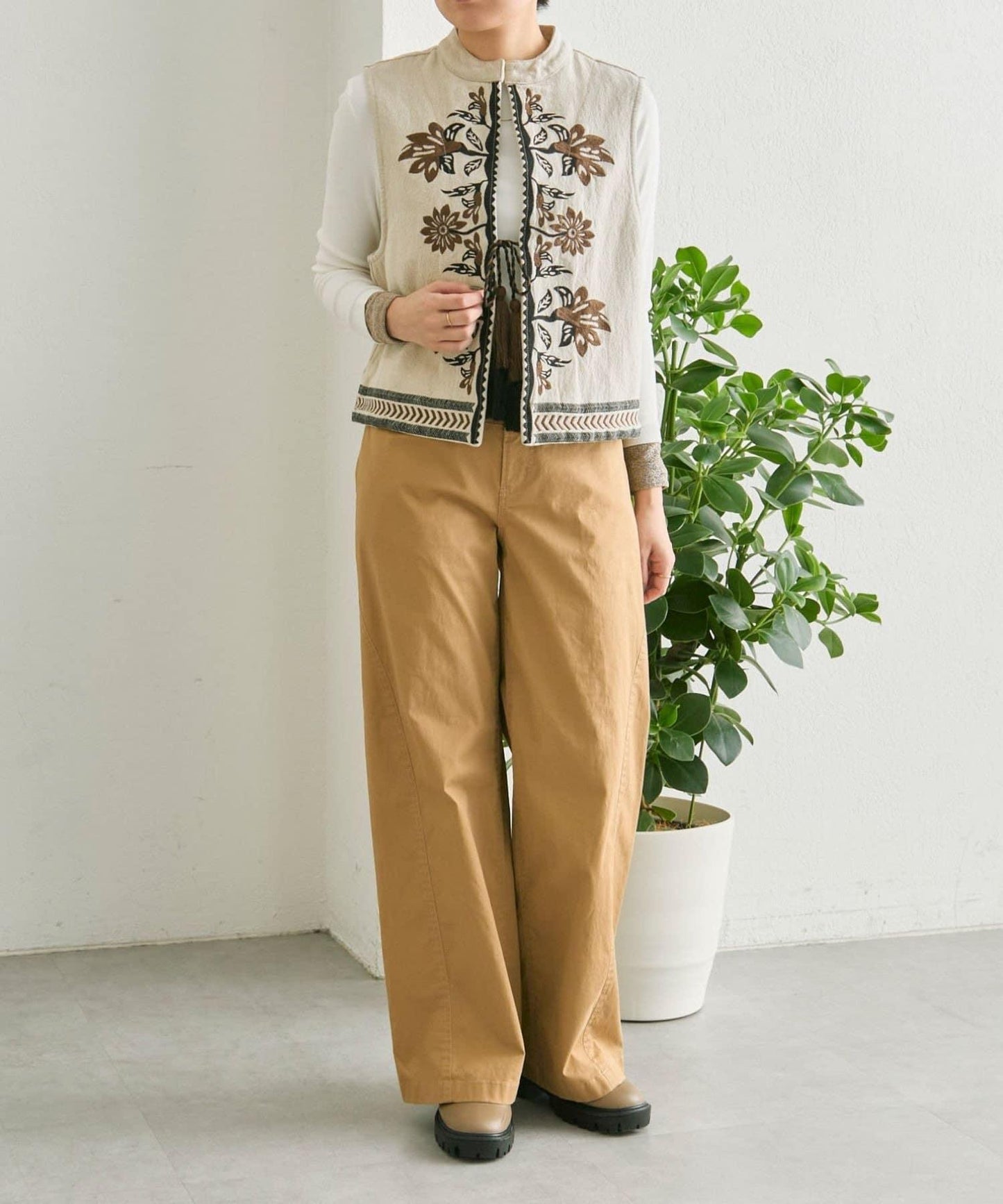 修飾腿部 寬鬆闊腿 拼接 後腰鬆緊設計 褲子