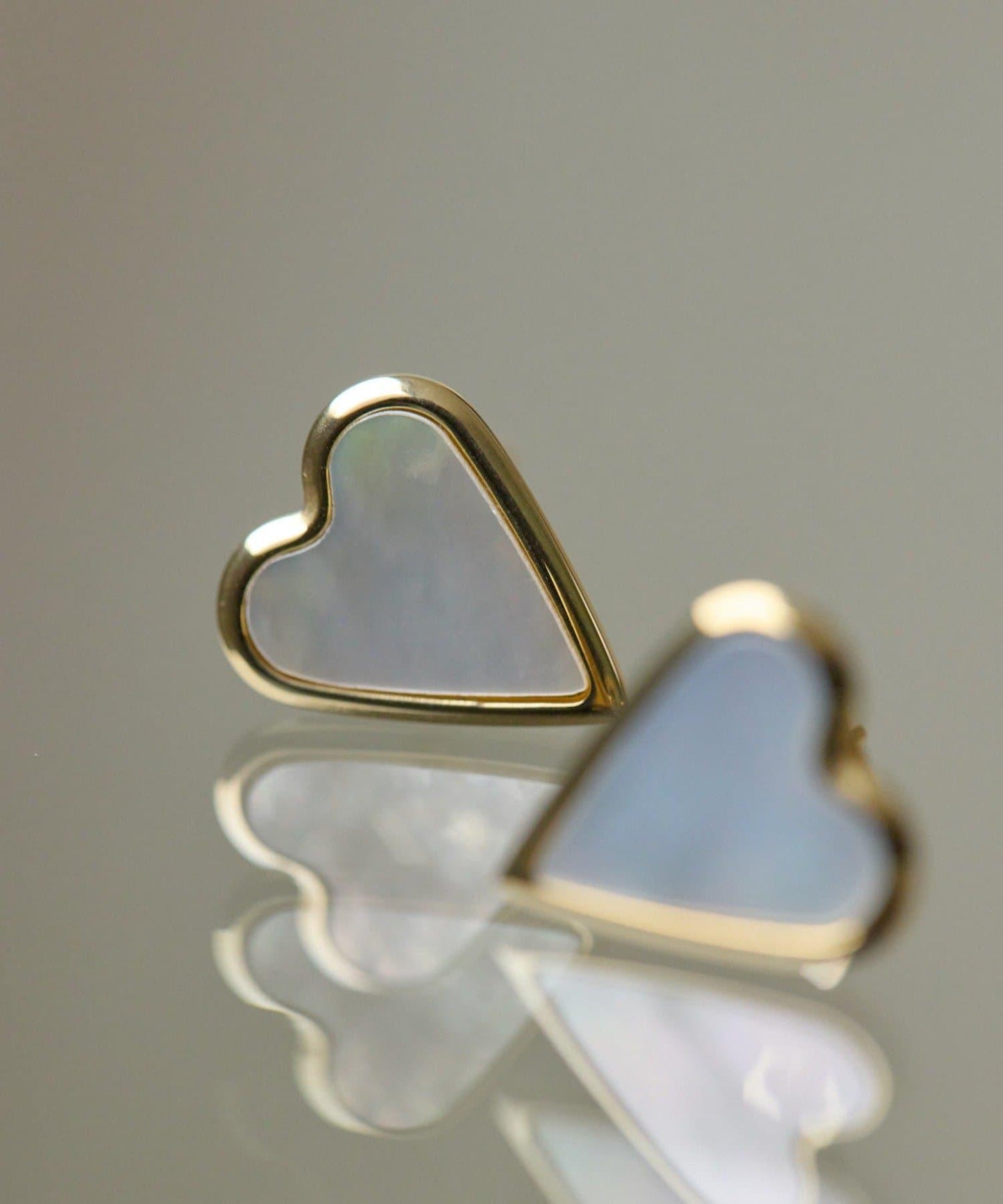 《金屬アレルギー対応/ステンレス》 平面色愛心 耳釘