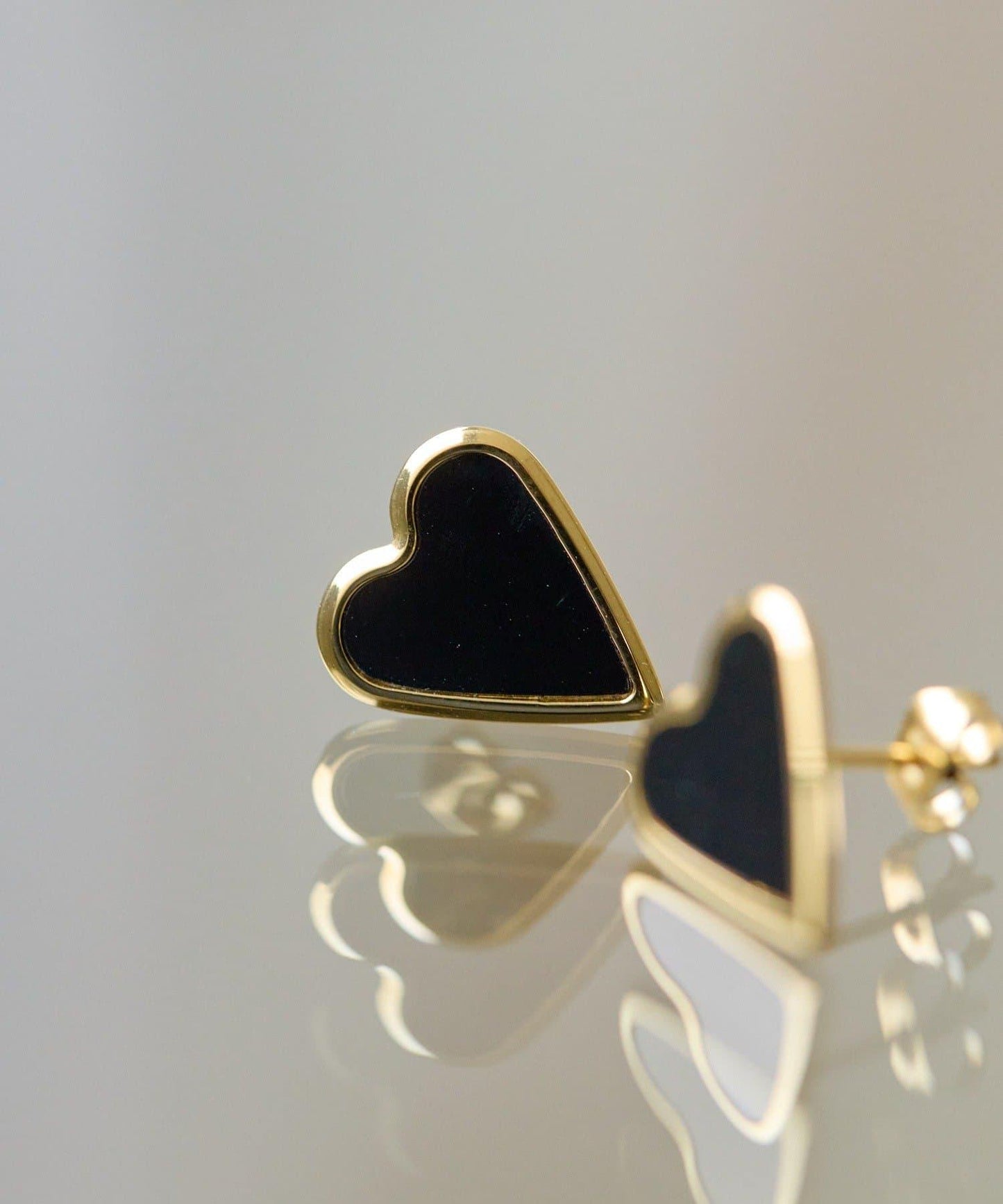 《金屬アレルギー対応/ステンレス》 平面色愛心 耳釘