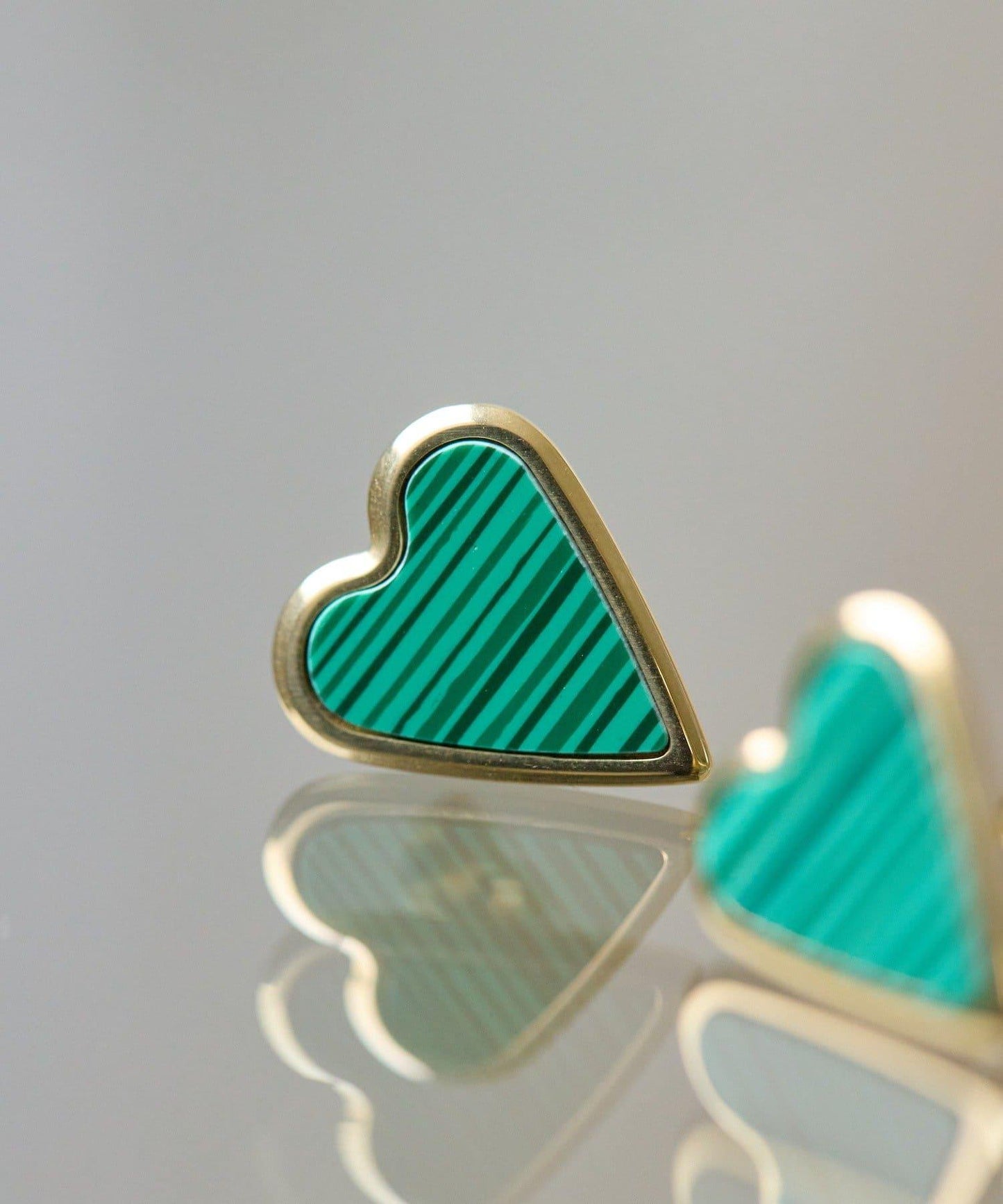 《金屬アレルギー対応/ステンレス》 平面色愛心 耳釘