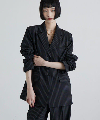 後拉鍊單排扣夾克