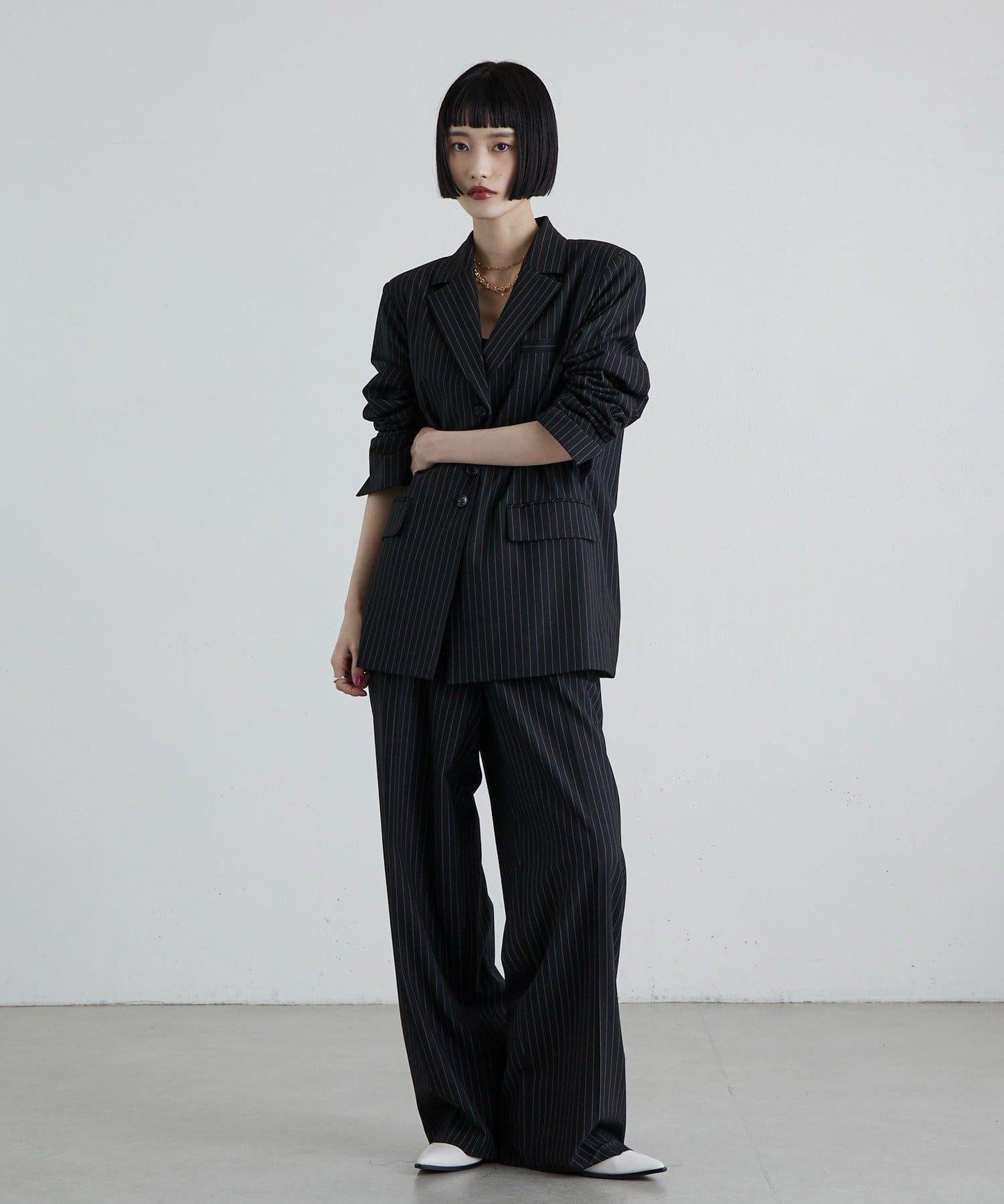 後拉鍊單排扣夾克