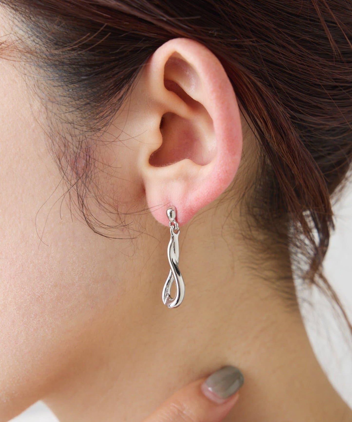 PAPILLONNER/パピヨネ 扭紋垂墜耳飾