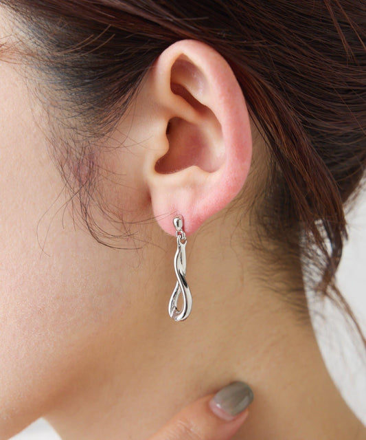 PAPILLONNER/パピヨネ 扭紋垂墜耳飾