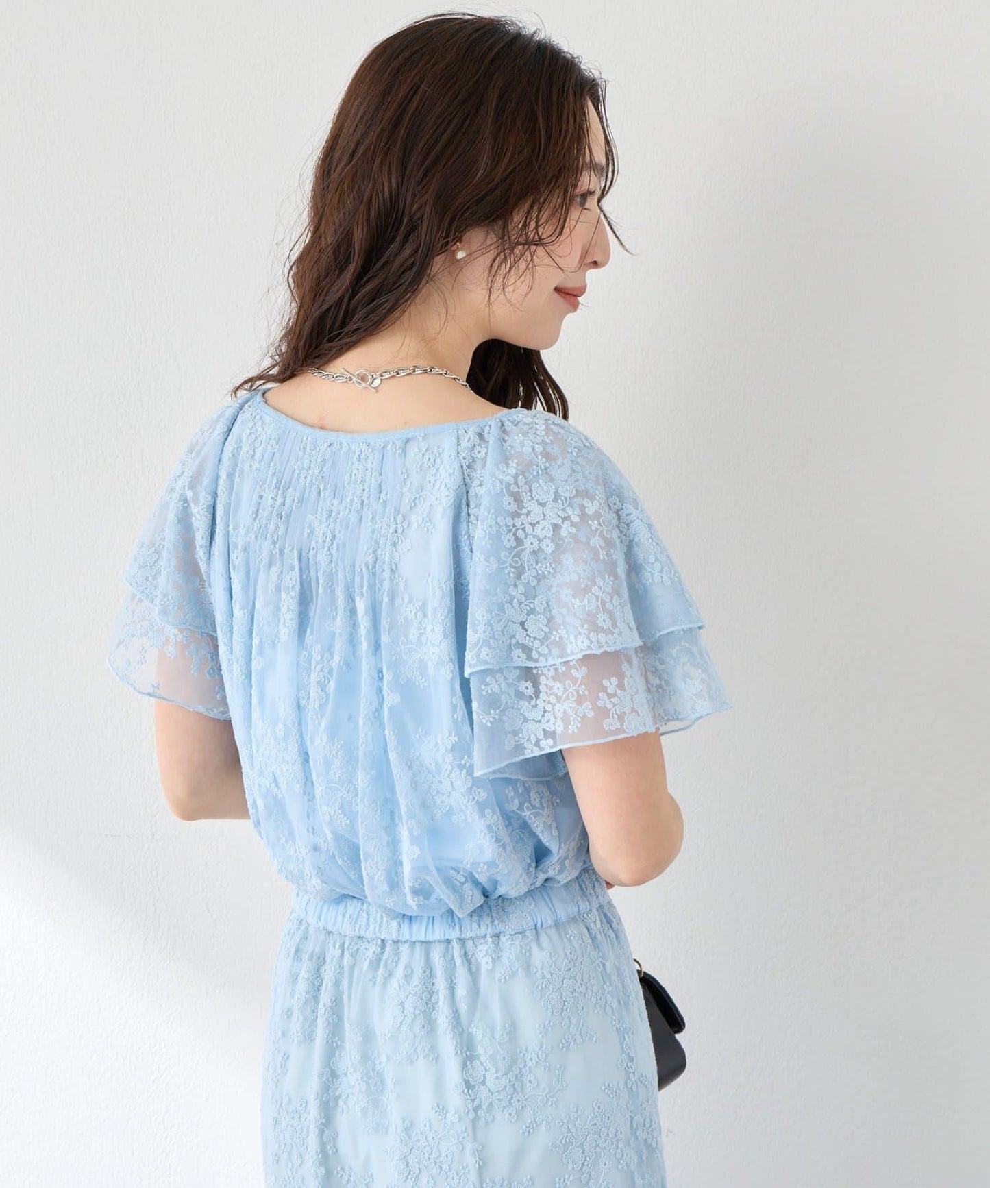 La boutique BonBon 網紗刺繡 荷葉袖 襯衫