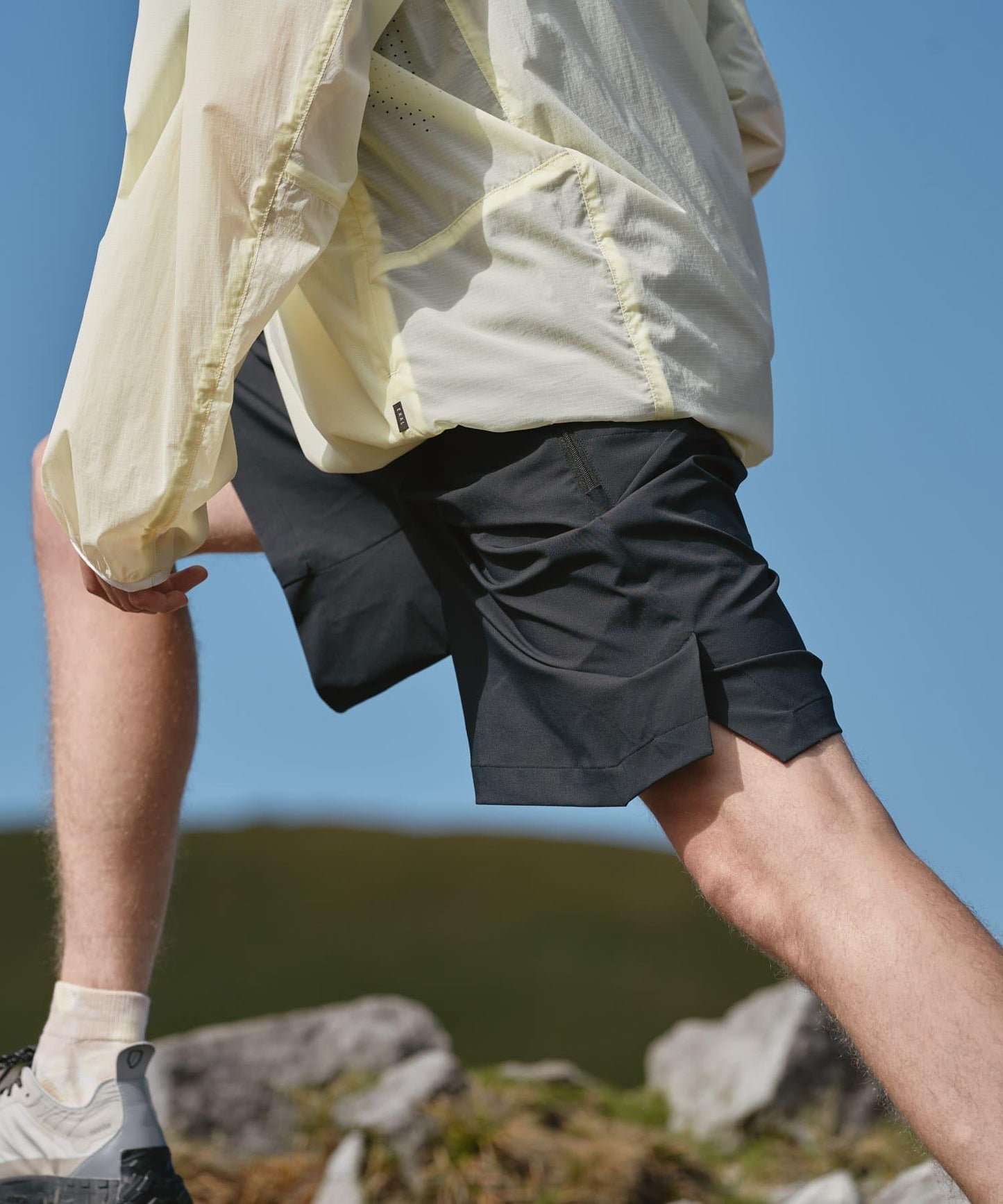 HIKE SHORTS 休閒短褲