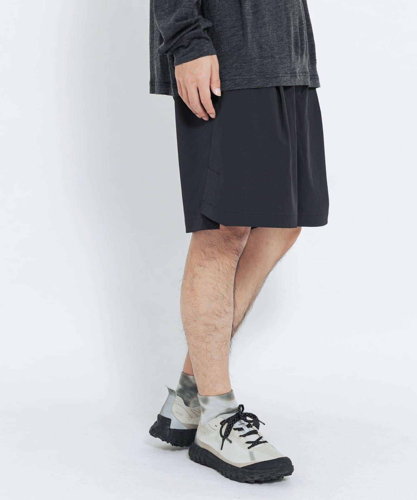 HIKE SHORTS 休閒短褲