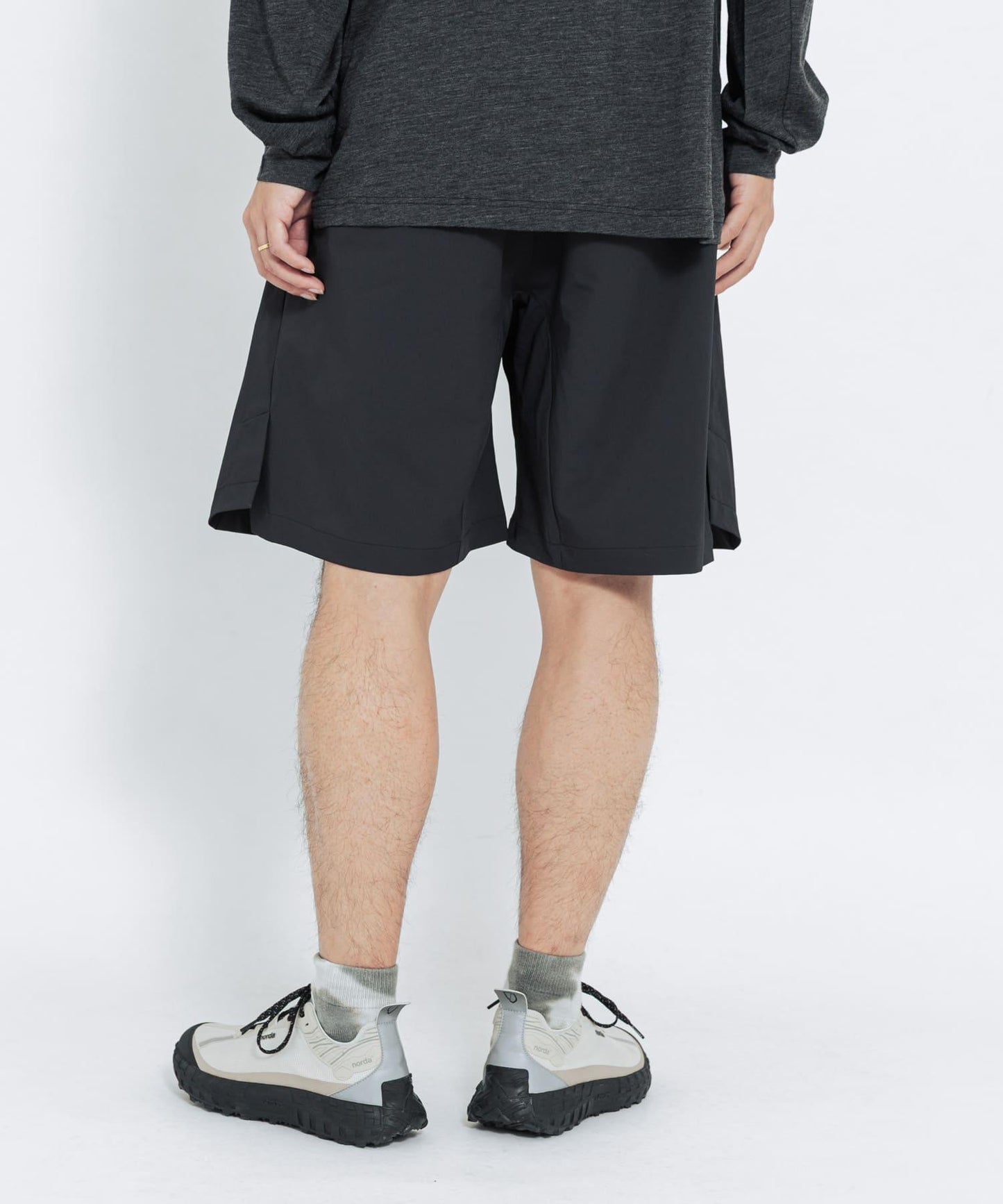 HIKE SHORTS 休閒短褲