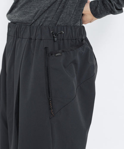 HIKE SHORTS 休閒短褲