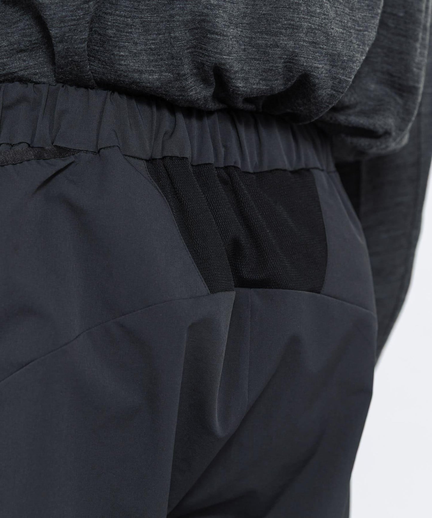 HIKE SHORTS 休閒短褲