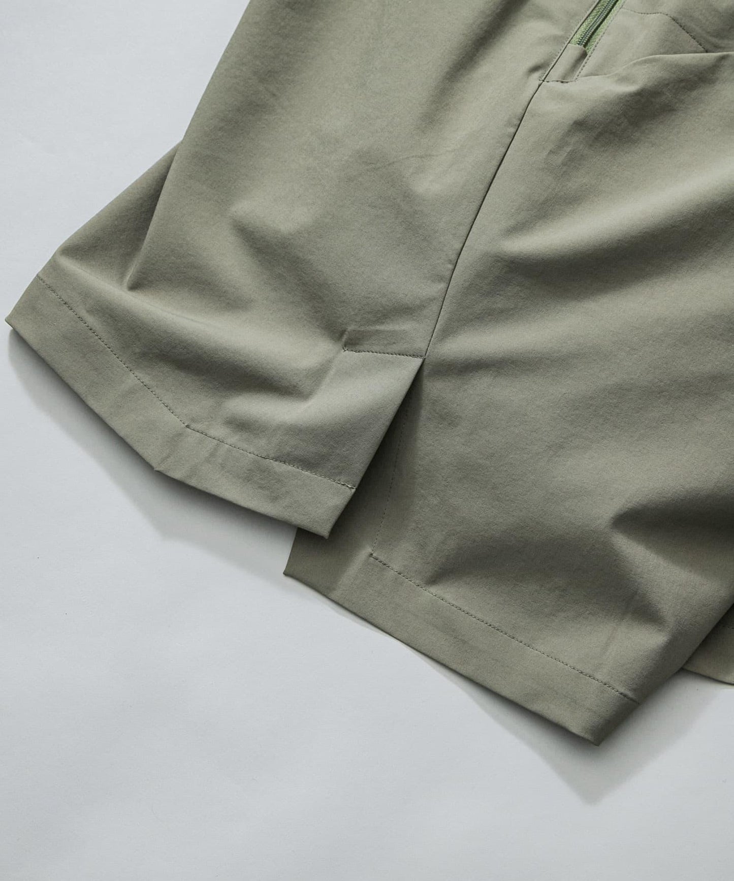 HIKE SHORTS 休閒短褲