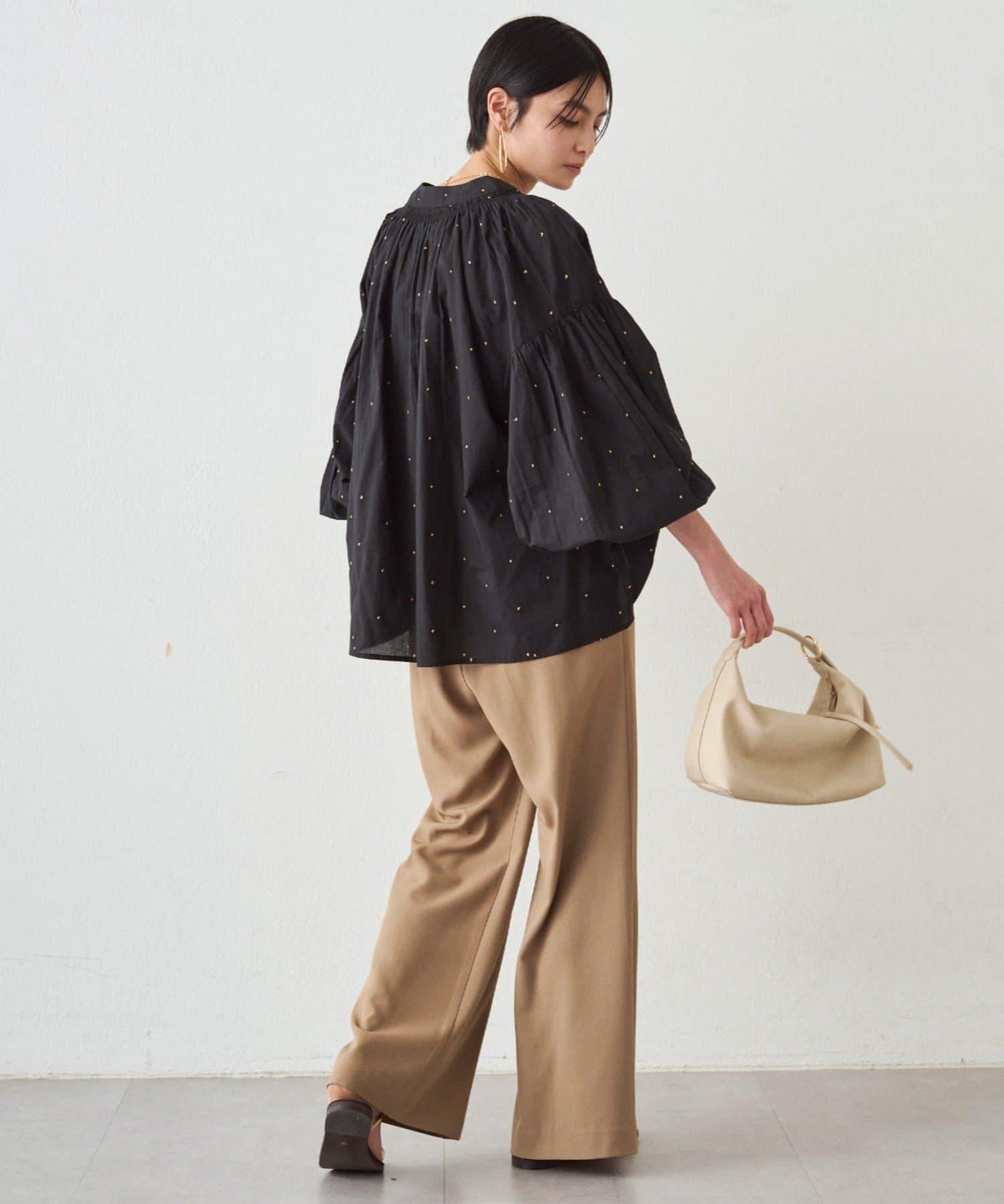 INDIA 開領刺繡襯衫