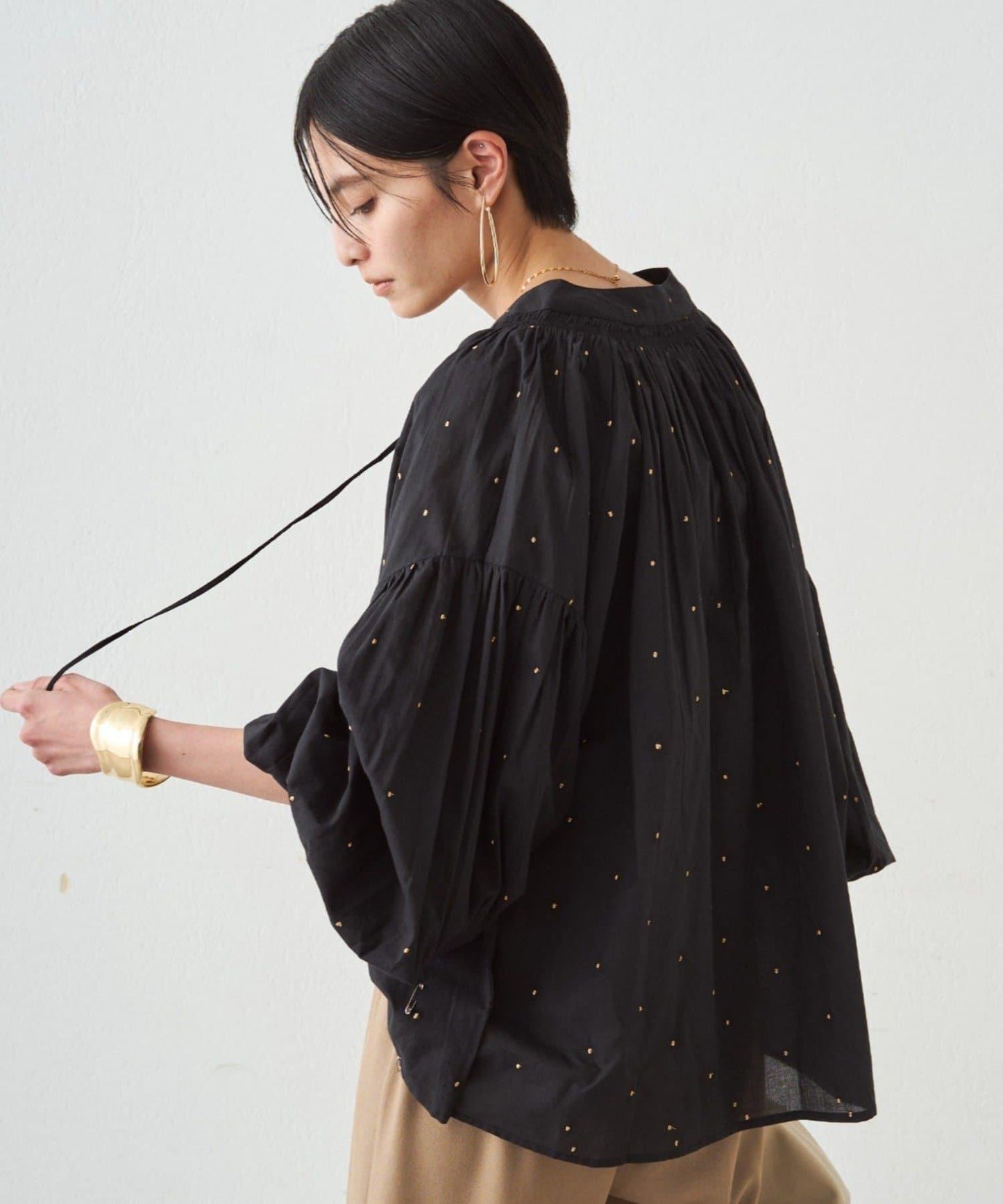 INDIA 開領刺繡襯衫