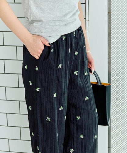 透紗寬鬆小花刺繡褲子