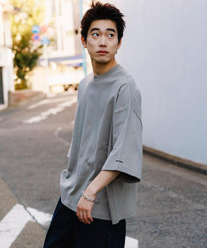 寬鬆廓形 單點裝飾 圓領 T恤